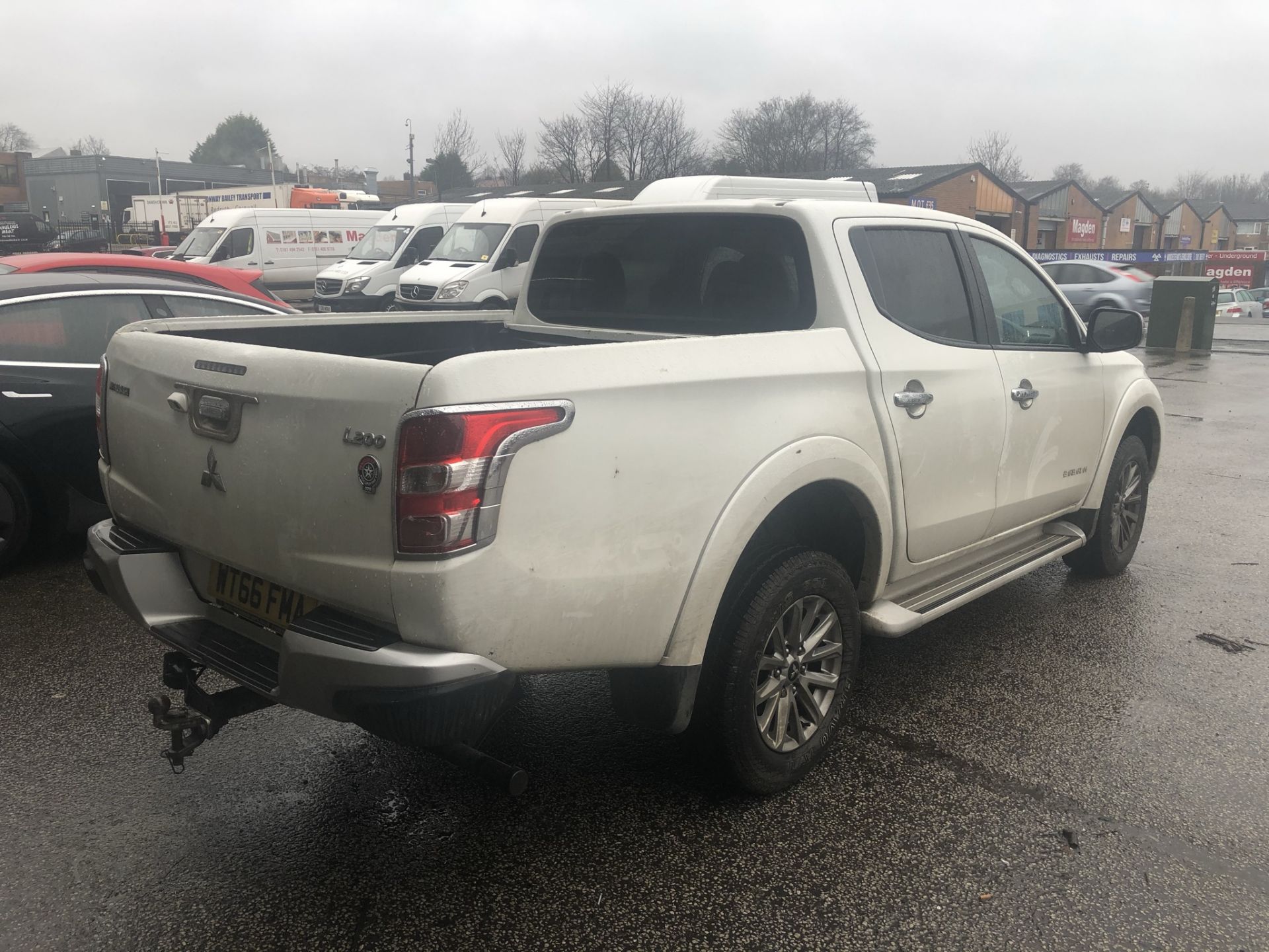 Mitsubishi L200 Barbarian Di-D Auto Pick-Up | WT66 FMA | 100,645 Miles - Image 6 of 14