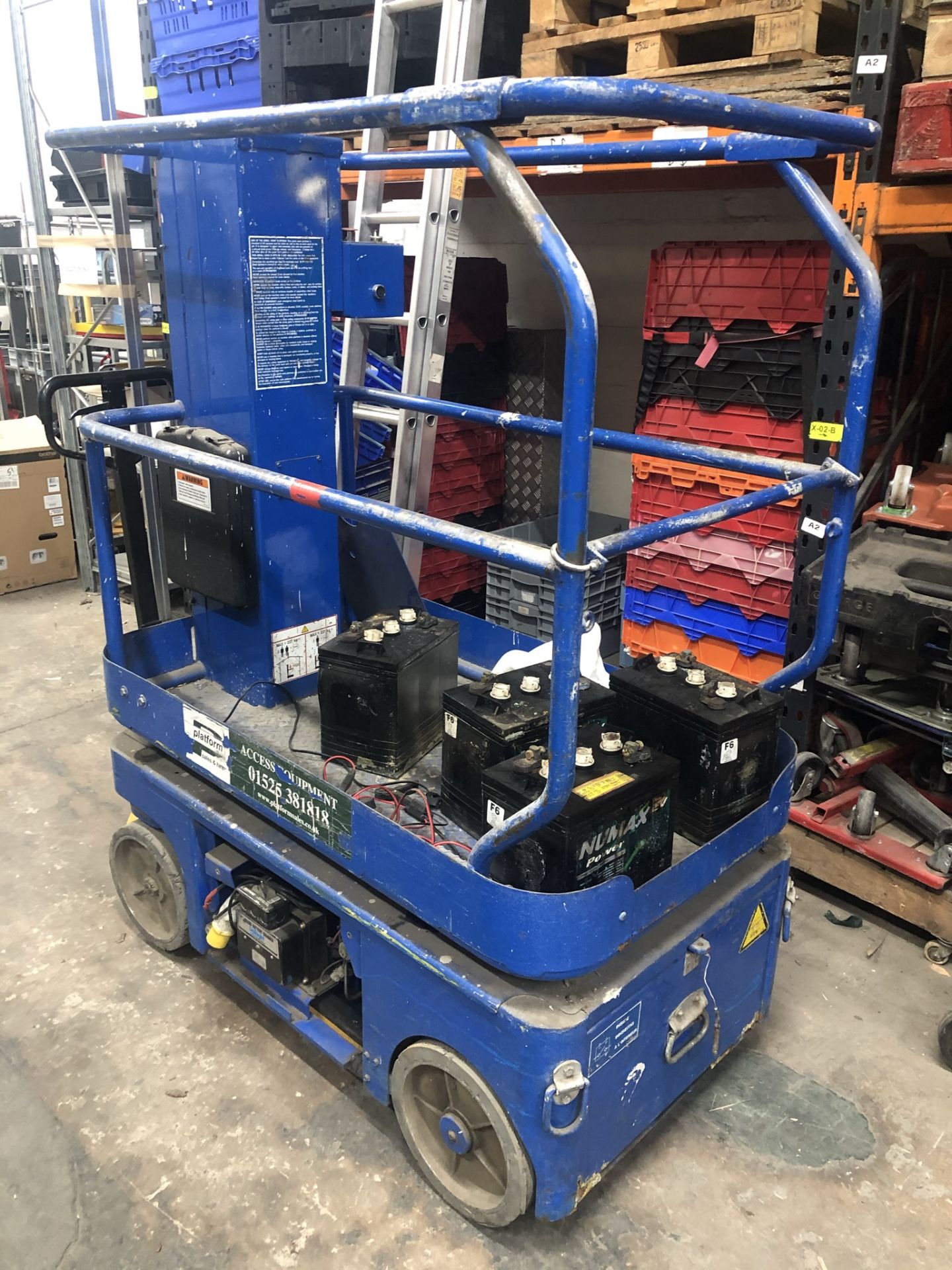 UpRight Inc 107000-001 Electric Scissor Lift | YOM: 2001 | SPARES & REPAIRS - BATTERY ISSUE - Image 2 of 11