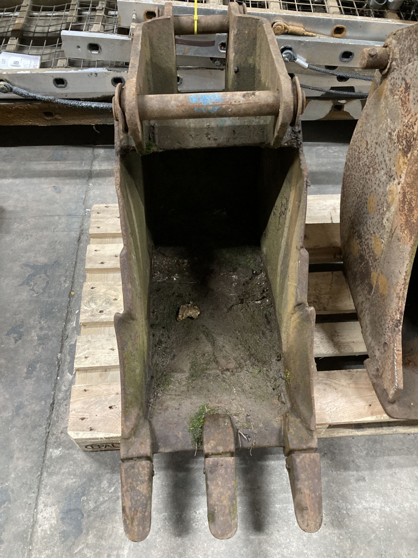 Unbranded 3 Toothed Digger Bucket Attachment | 45mm x 260mm x 360mm x 440mm - Image 2 of 4