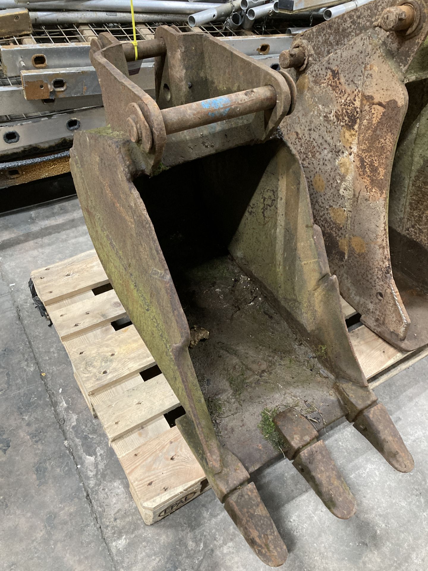 Unbranded 3 Toothed Digger Bucket Attachment | 45mm x 260mm x 360mm x 440mm