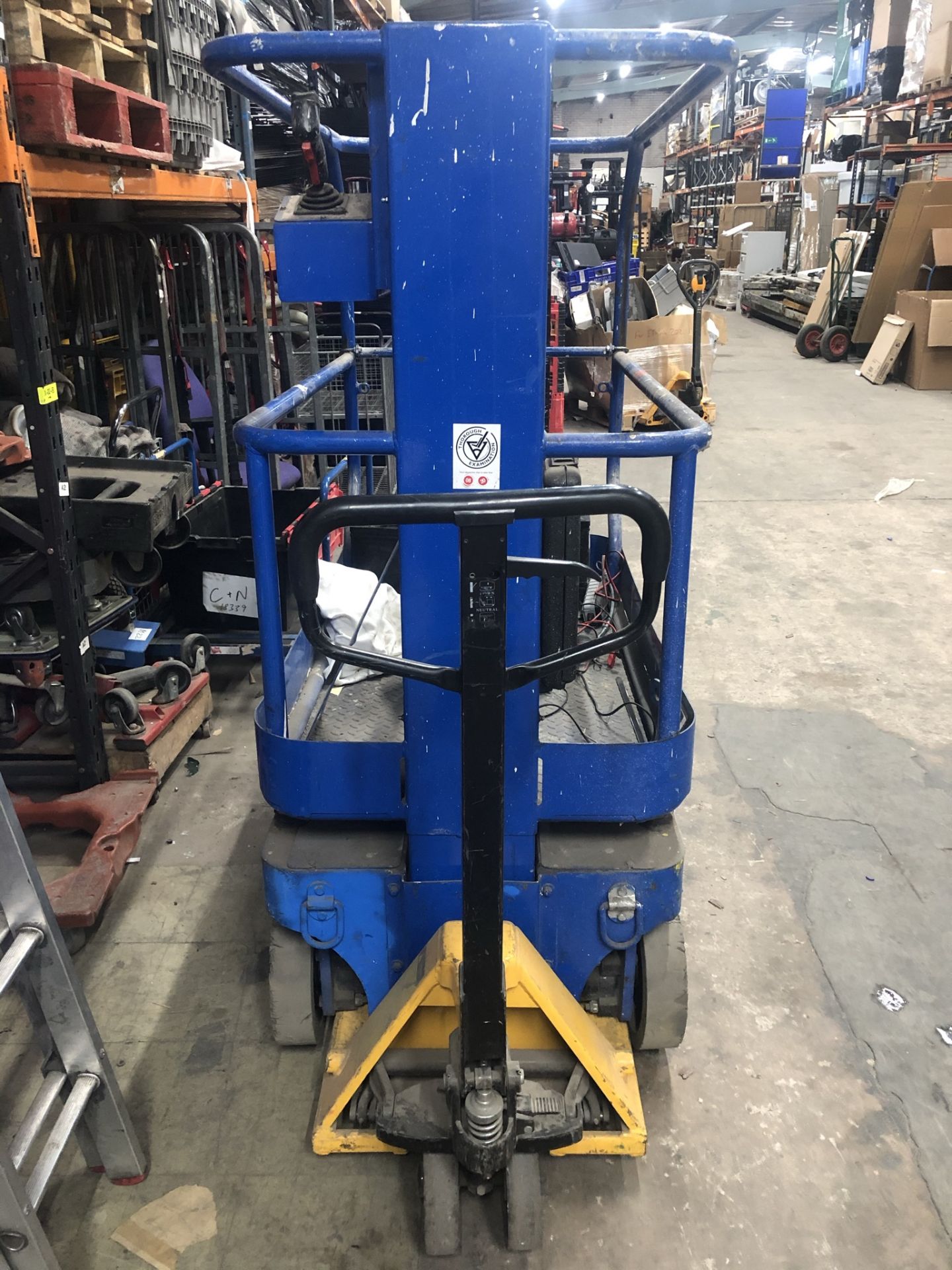 UpRight Inc 107000-001 Electric Scissor Lift | YOM: 2001 | SPARES & REPAIRS - BATTERY ISSUE - Image 3 of 11