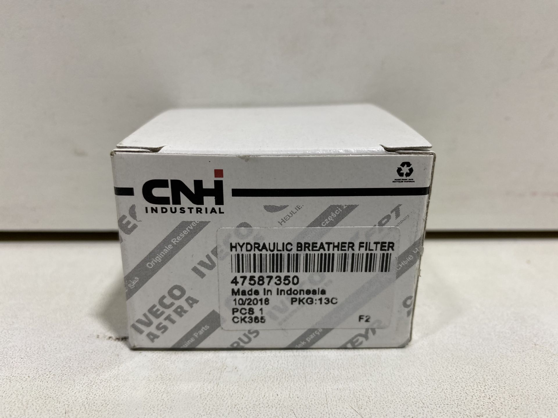 49 x CNH Hydraulic Breather Filters - Image 3 of 5