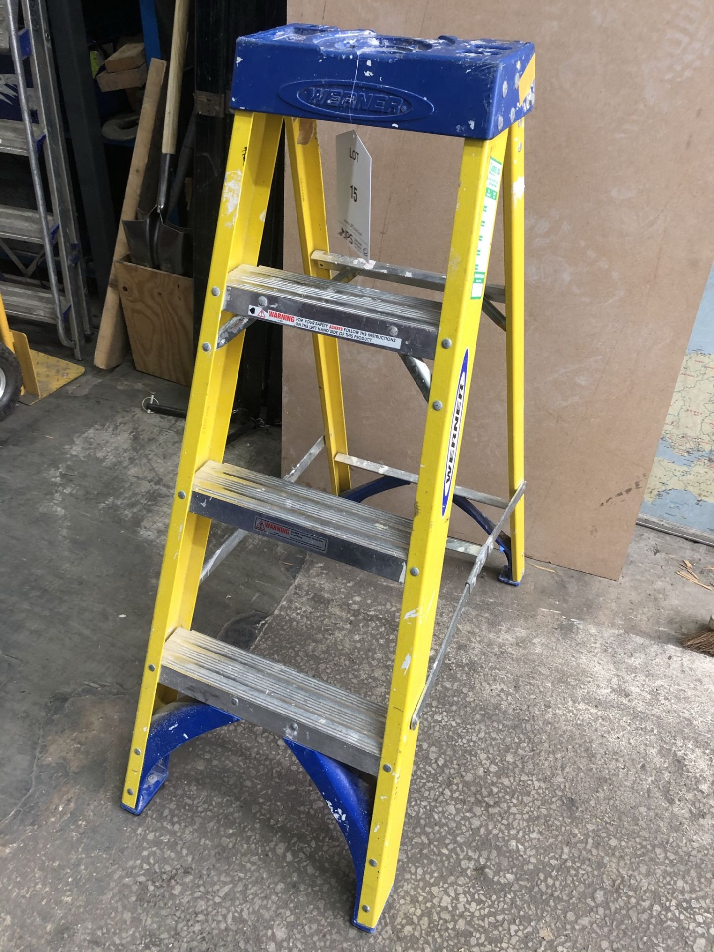 Werner 71604 4 Tread Fibreglass Swingback Step Ladder