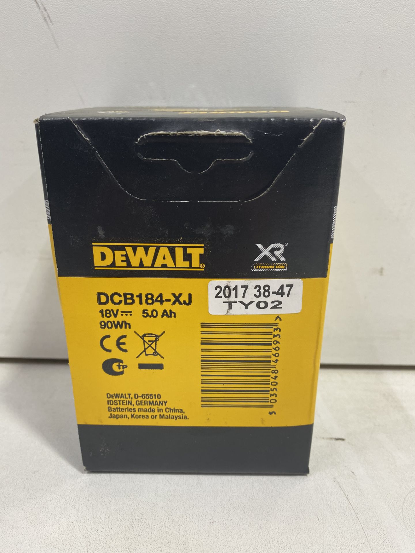 3 x DeWalt Genuine DCB184 18V XR 5.0Ah Lithium-Ion Battery - Image 3 of 3