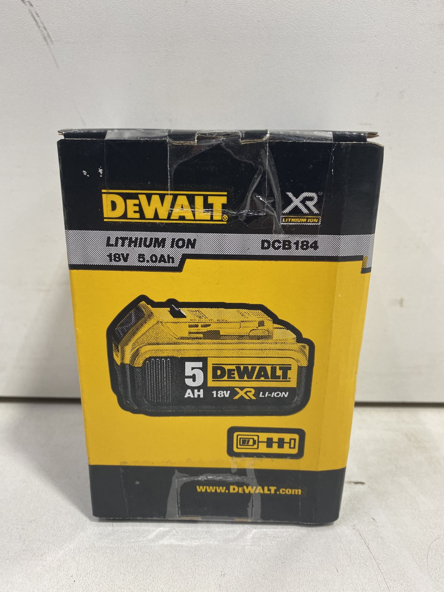 3 x DeWalt Genuine DCB184 18V XR 5.0Ah Lithium-Ion Battery - Image 2 of 3