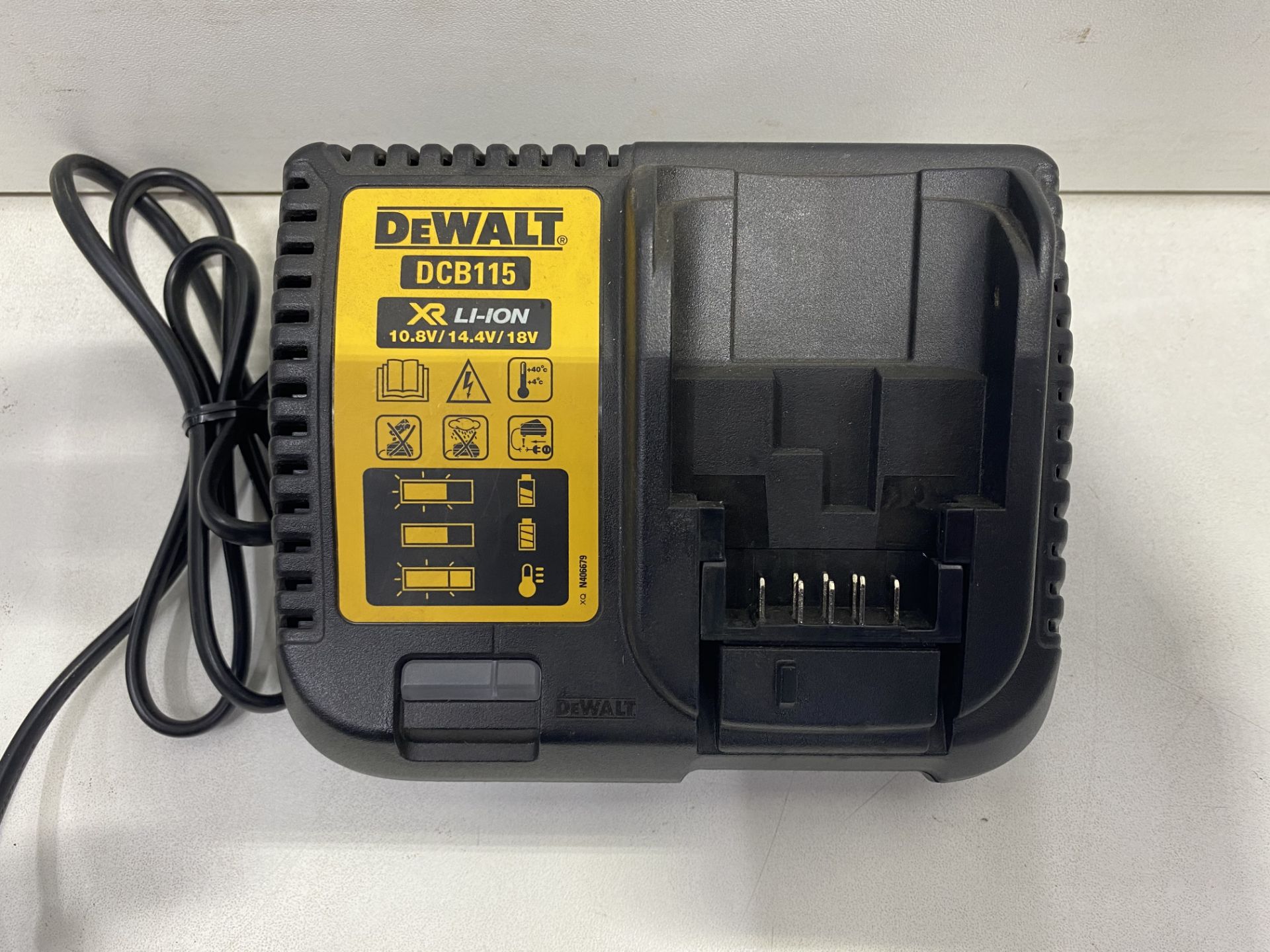 DeWalt DCB115 Battery Charger With 2 x DeWalt DCB184 18V Batteries - Image 2 of 7