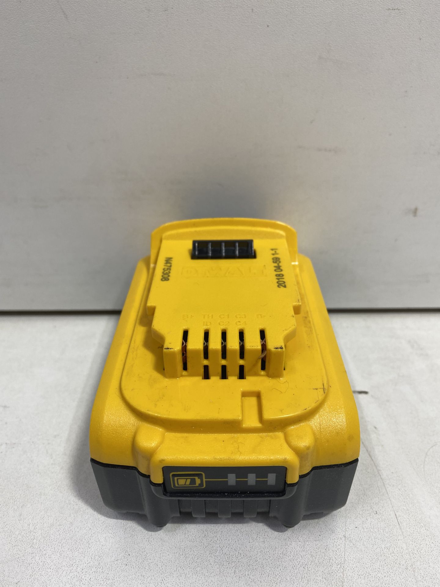 DeWalt DCB115 Battery Charger With 2 x DeWalt DCB184 18V Batteries - Image 6 of 7