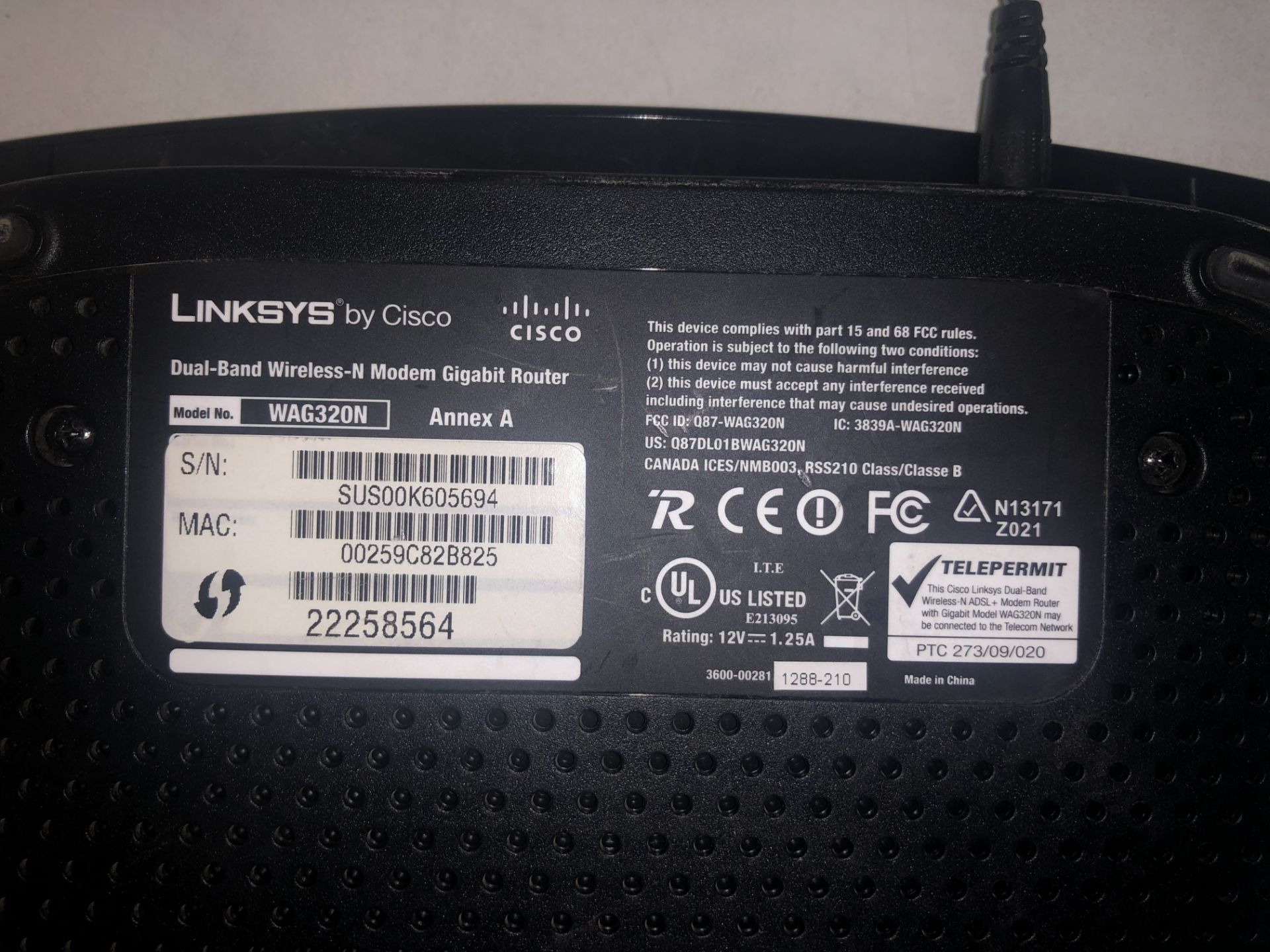 Cisco Linksys WAG320N Dual-Band Wireless-N Modem Gigabit Router w/ Power Lead - Image 3 of 3