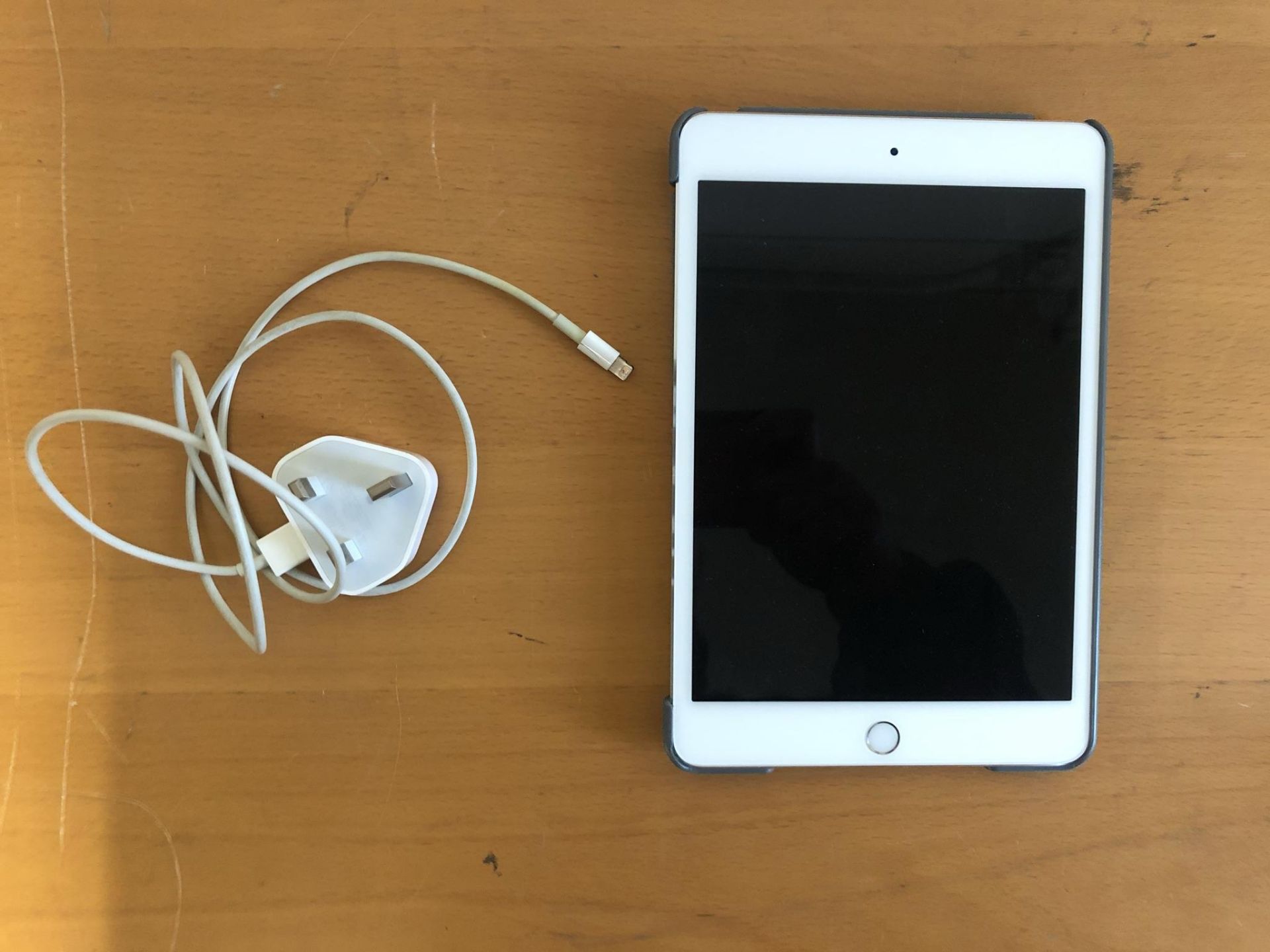 Apple iPad Mini 4 (A1538) Touchscreen Tablet w/ Case & Charger | Late 2015 Model - Image 2 of 6