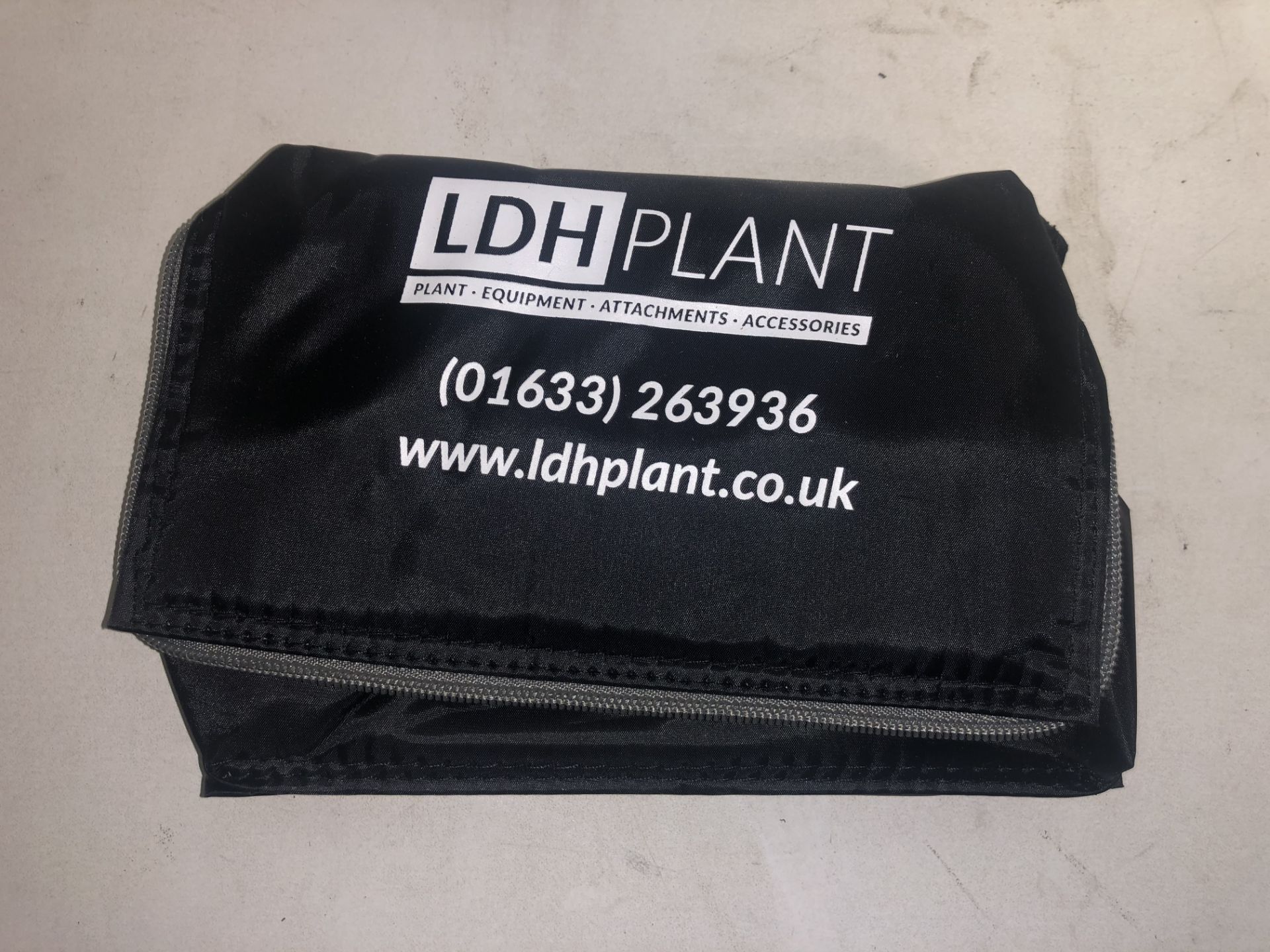 Approximately 100 x Branded 'LDH Plant' Cooler Lunch Bags