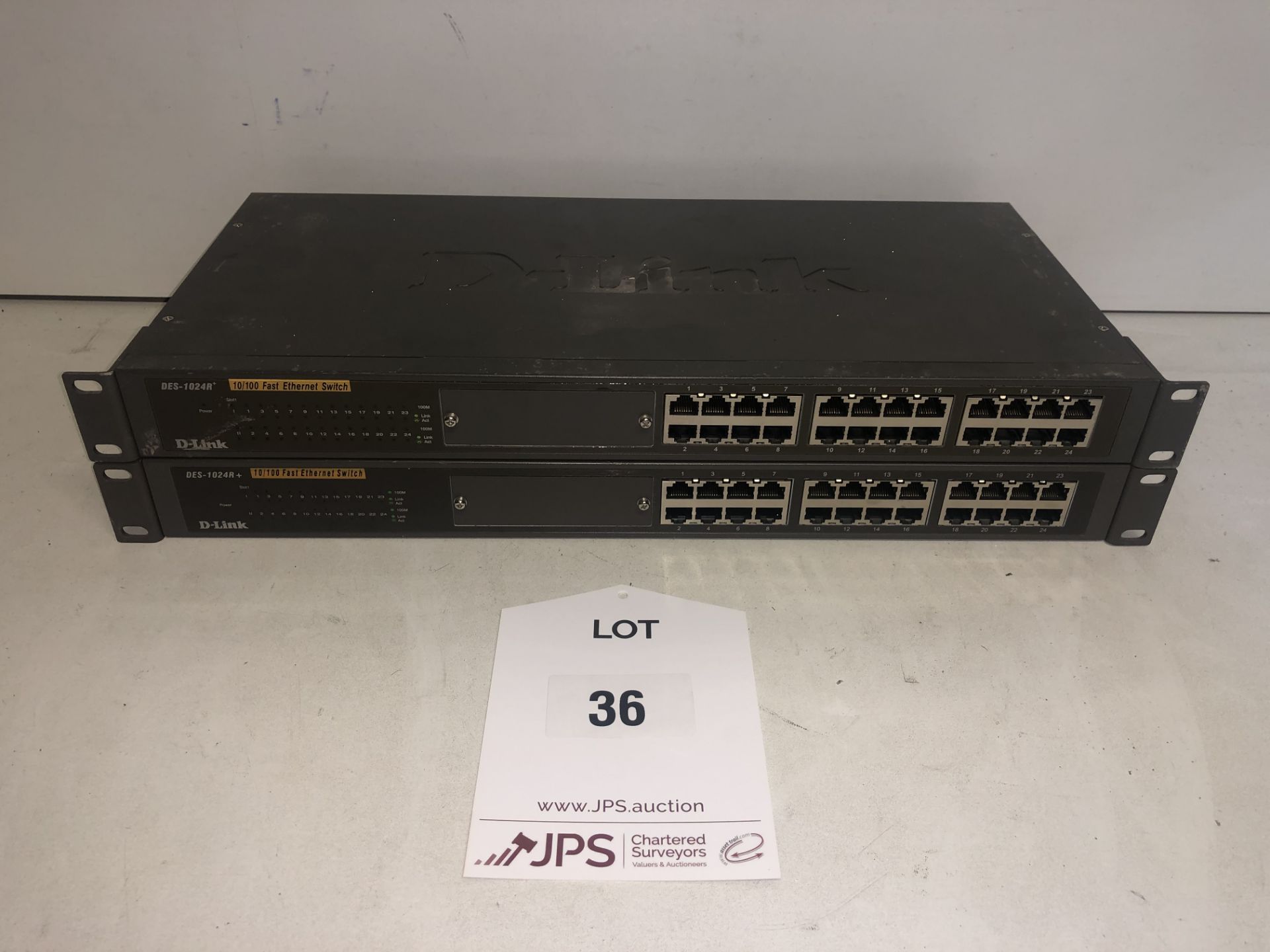 2 x D-Link DES-1024R 1-/100 Fast Ethernet Switches