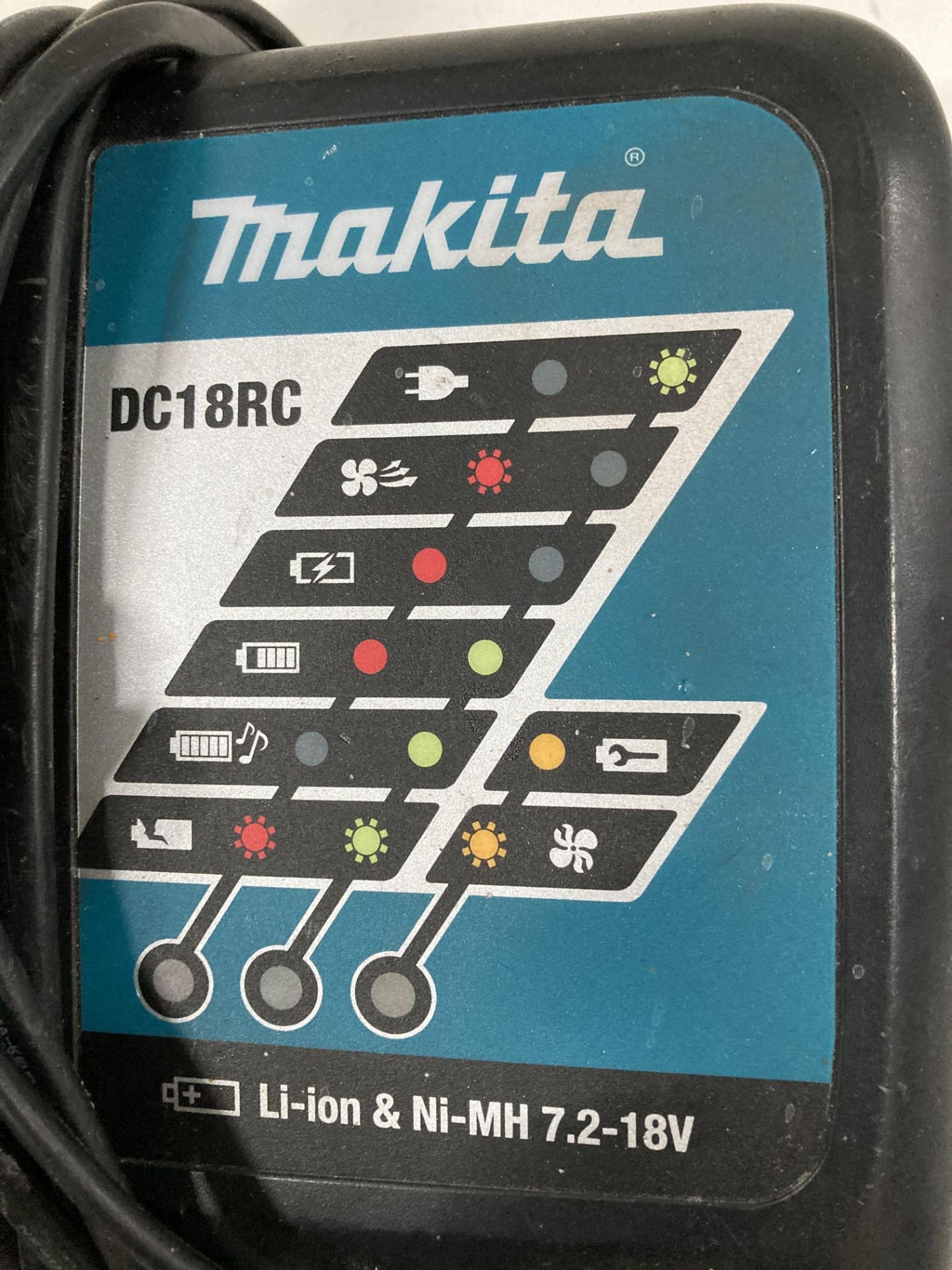 2 x Makita Battery Chargers & Damaged Makita Battery - Image 3 of 4