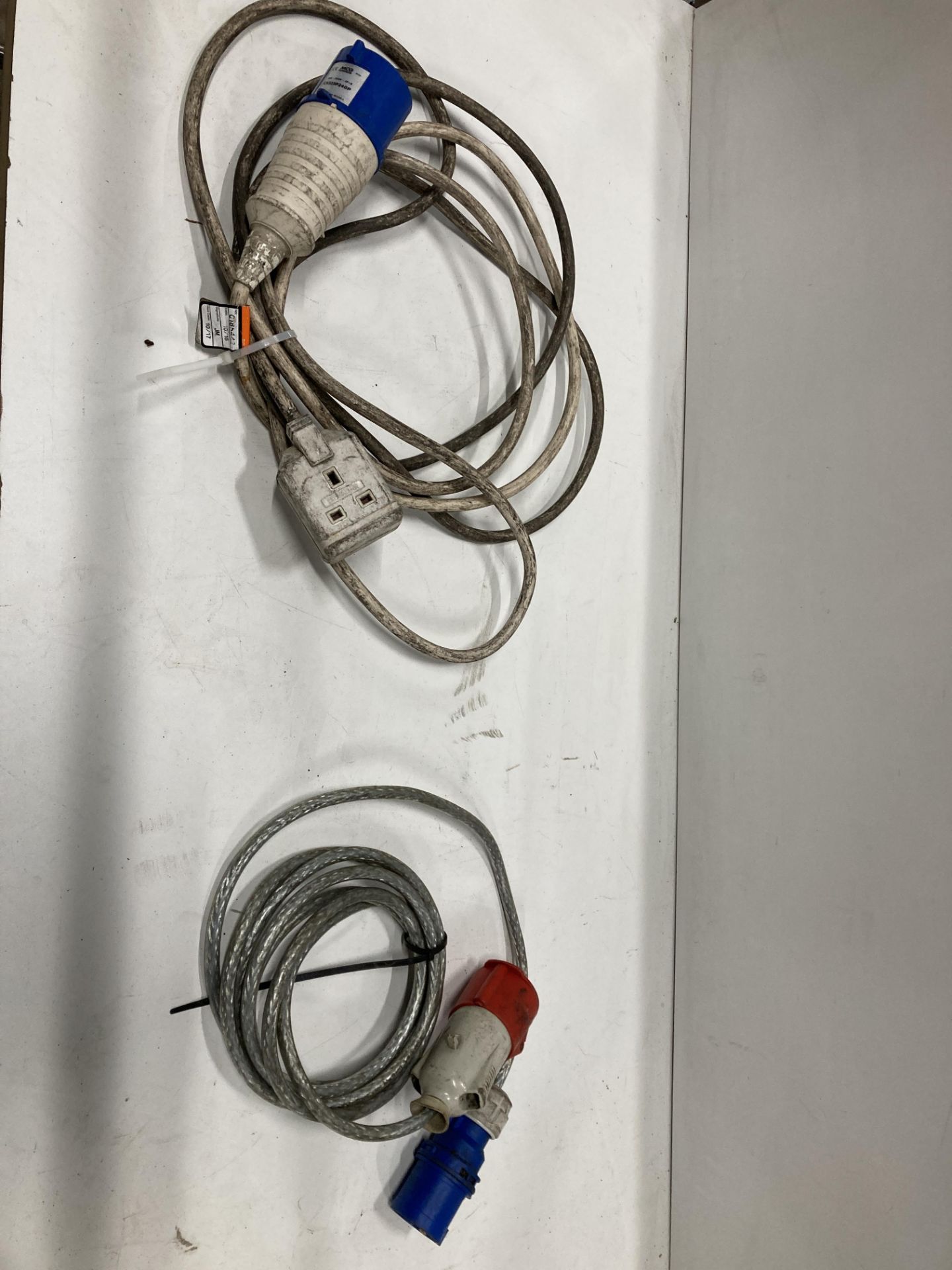 4 x Various 240v Extension/Adaptor Cables - As Pictured - Image 7 of 10
