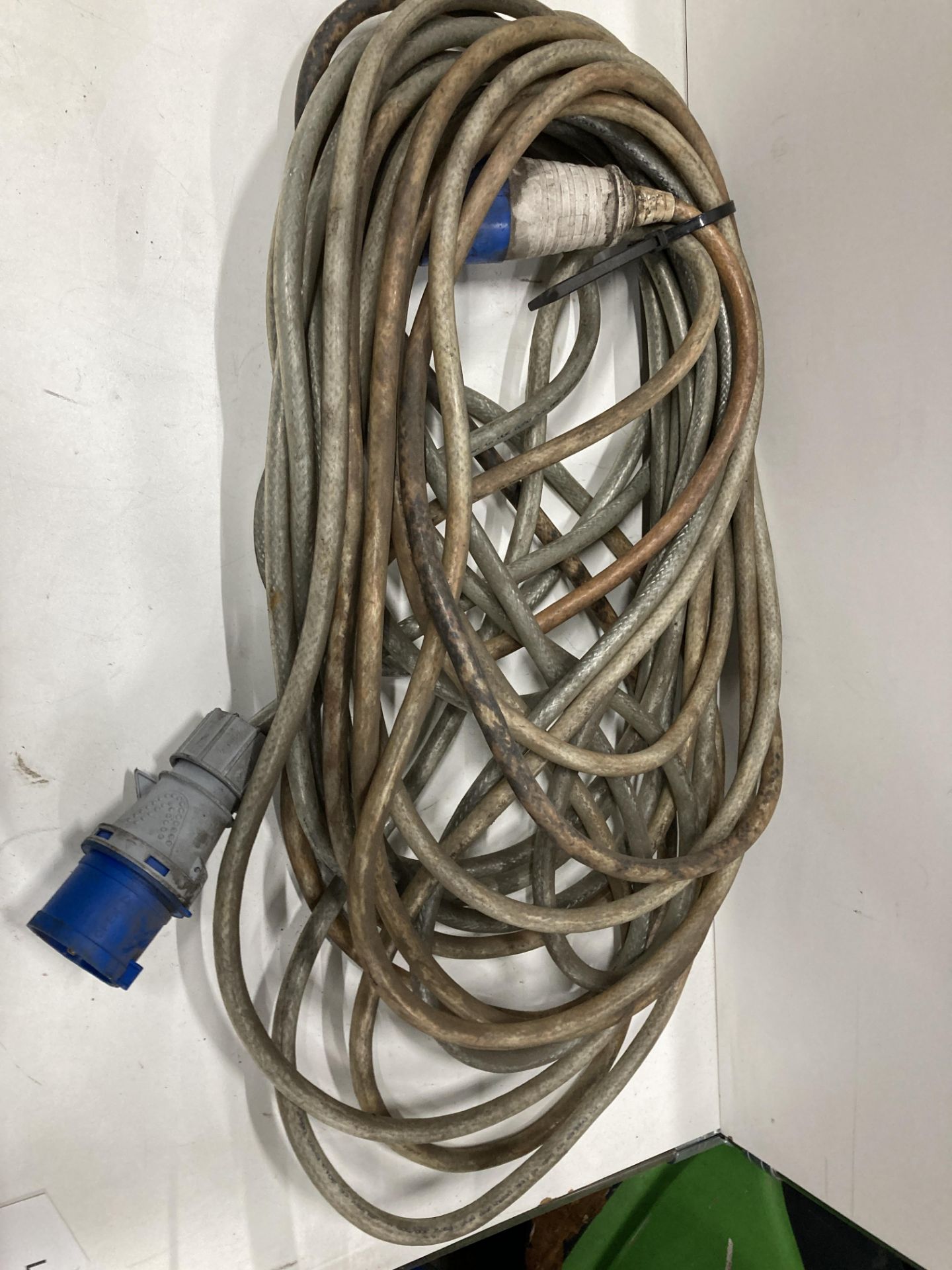 4 x Various 240v Extension/Adaptor Cables - As Pictured - Image 3 of 10