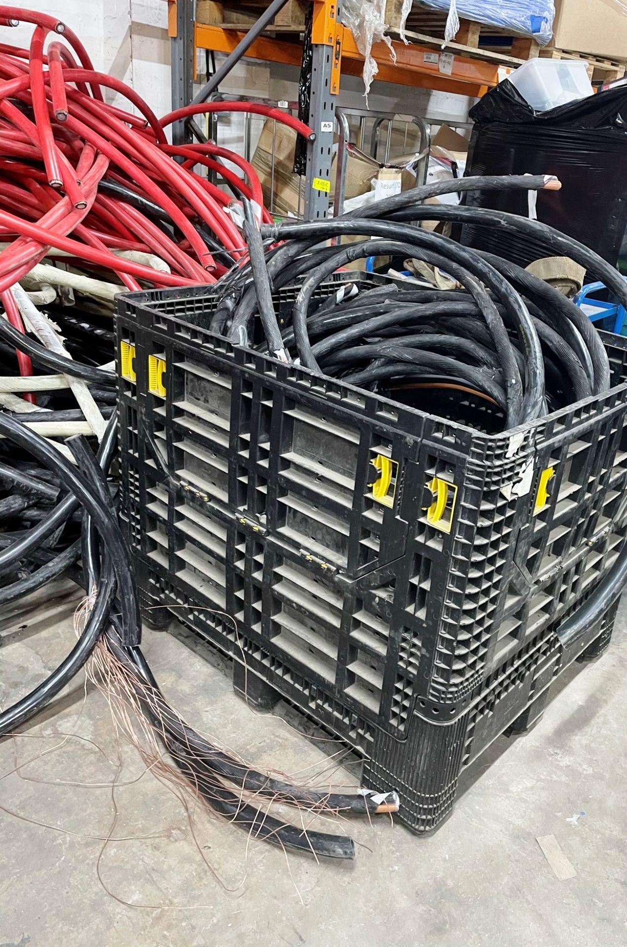 Approximately 150 x Pieces of Cut Various Single/Three/Four Core Cable - Weight 1.2T + - For Scrap/R - Image 4 of 8