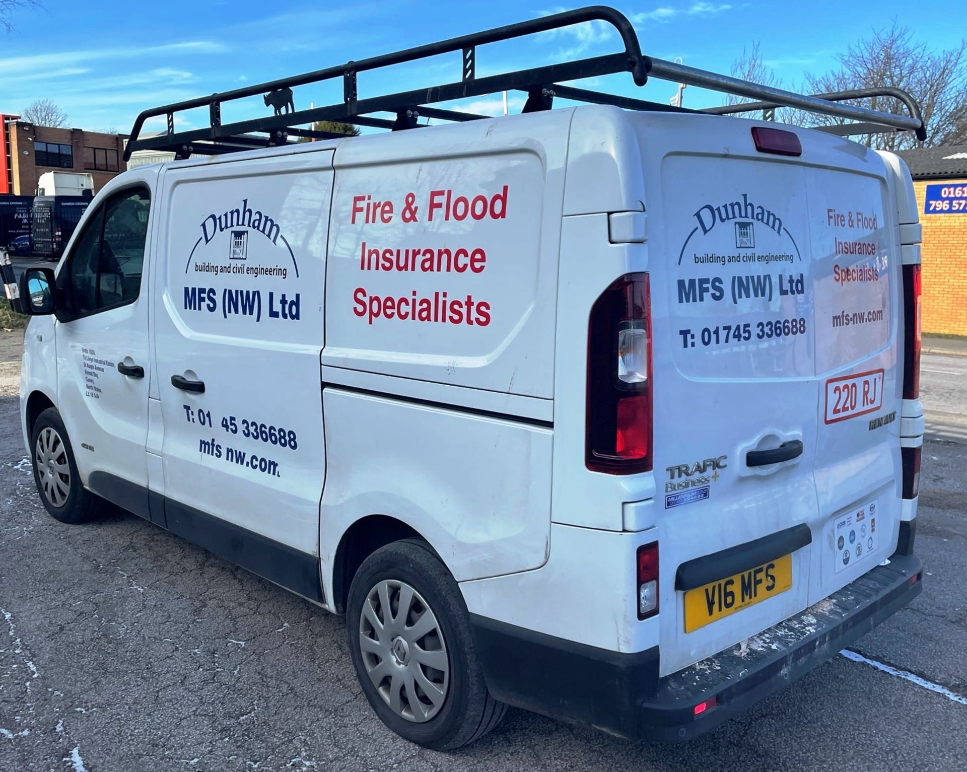 White Renault Trafic SL27 Business + DC Panel Van | 16 Plate | 46,941 miles - Image 4 of 11