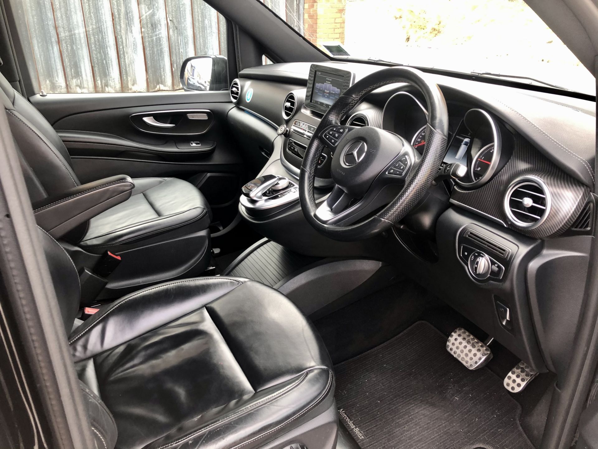 Black Mercedes-Benz V250 D AMG Line Auto Minibus | 2018 | 8 Seater | 122,047 Miles - Image 7 of 19