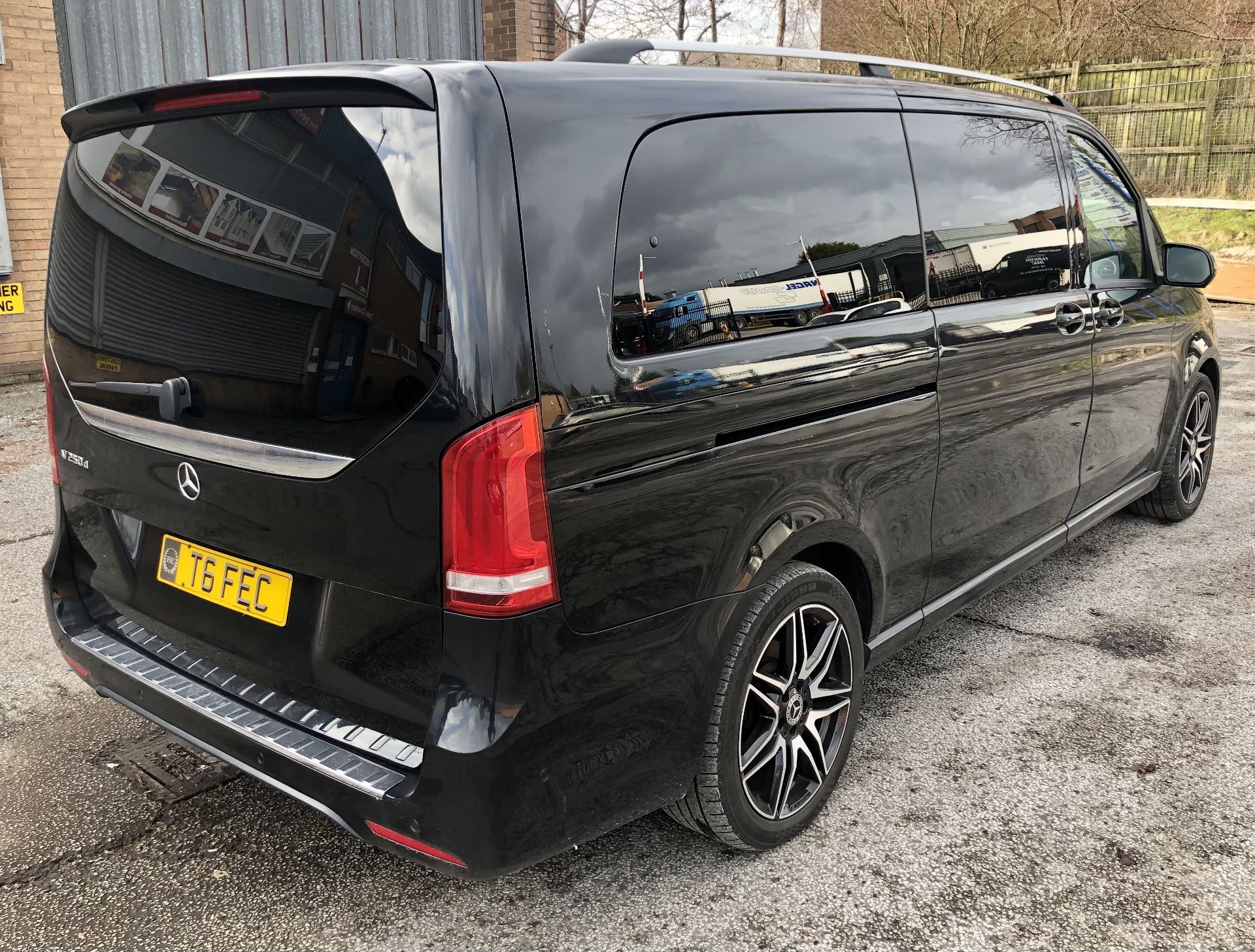 Black Mercedes-Benz V250 D AMG Line Auto Minibus | 2018 | 8 Seater | 122,047 Miles - Image 6 of 19