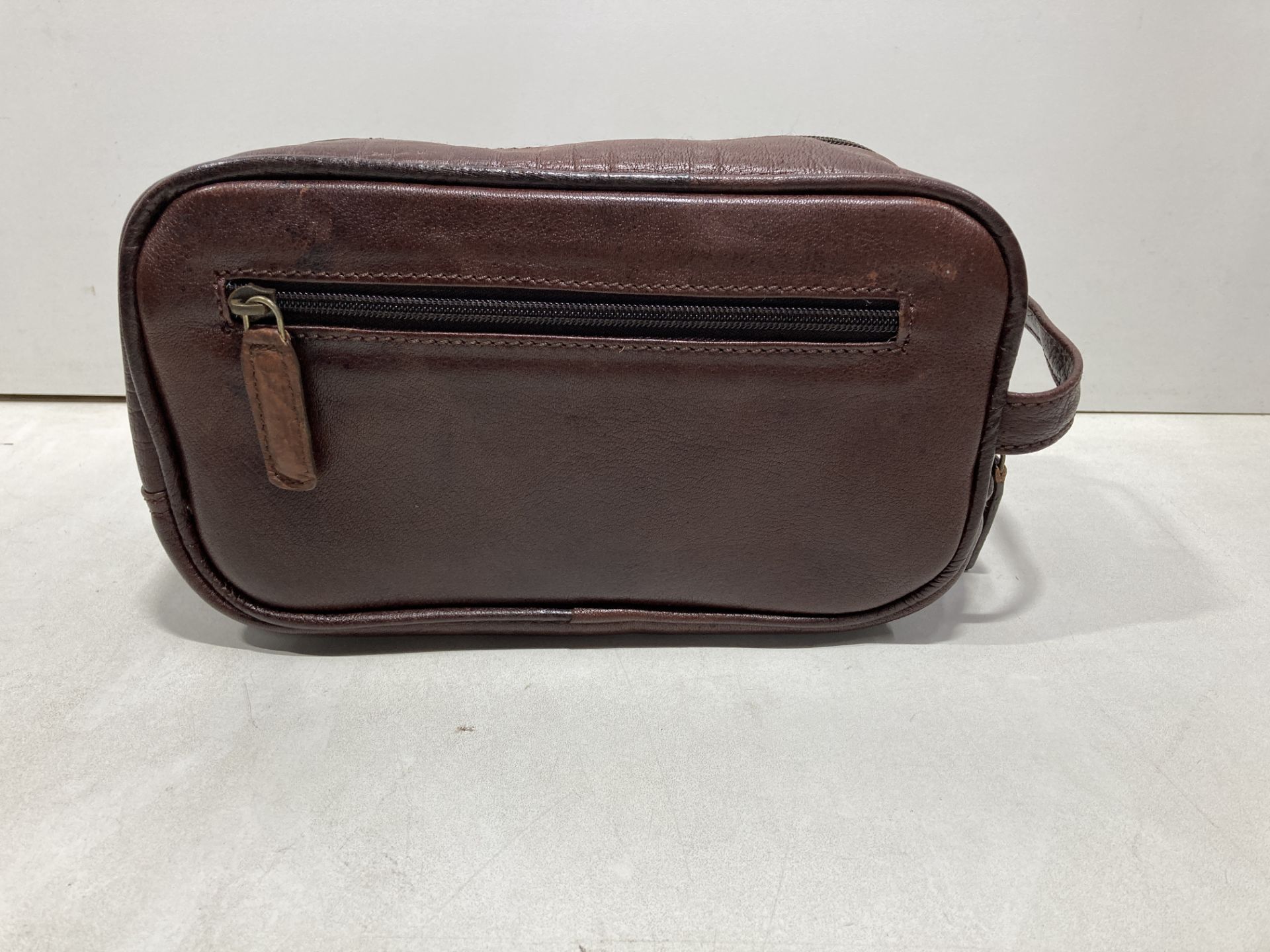 Conka London Thirlmere Classic Washbag | Conker Brown | RRP £48.00 - Image 3 of 5