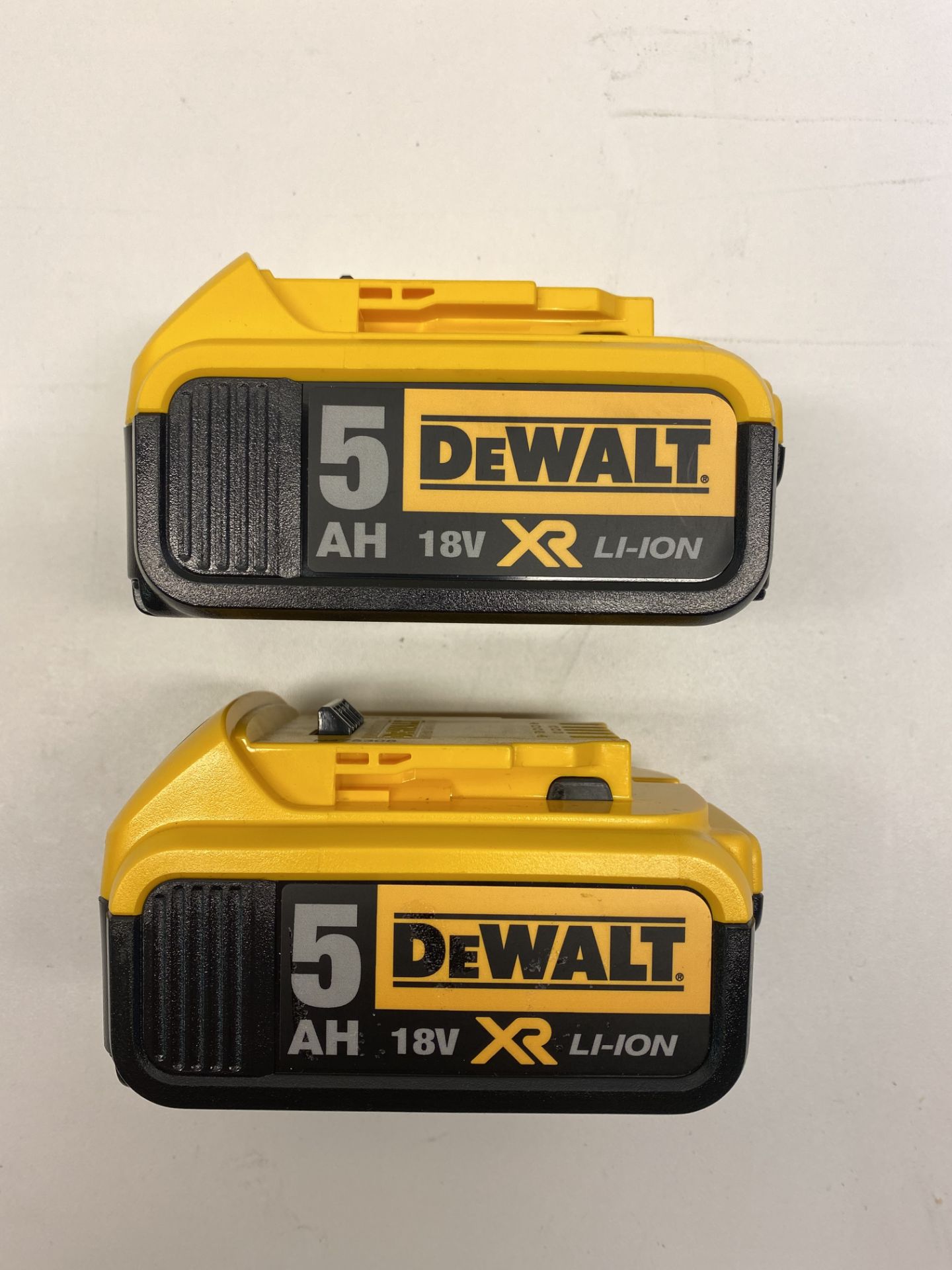 DeWalt DCB115 Battery Charger w/ 2 x DeWalt DCB184 18V Batteries - Image 2 of 8