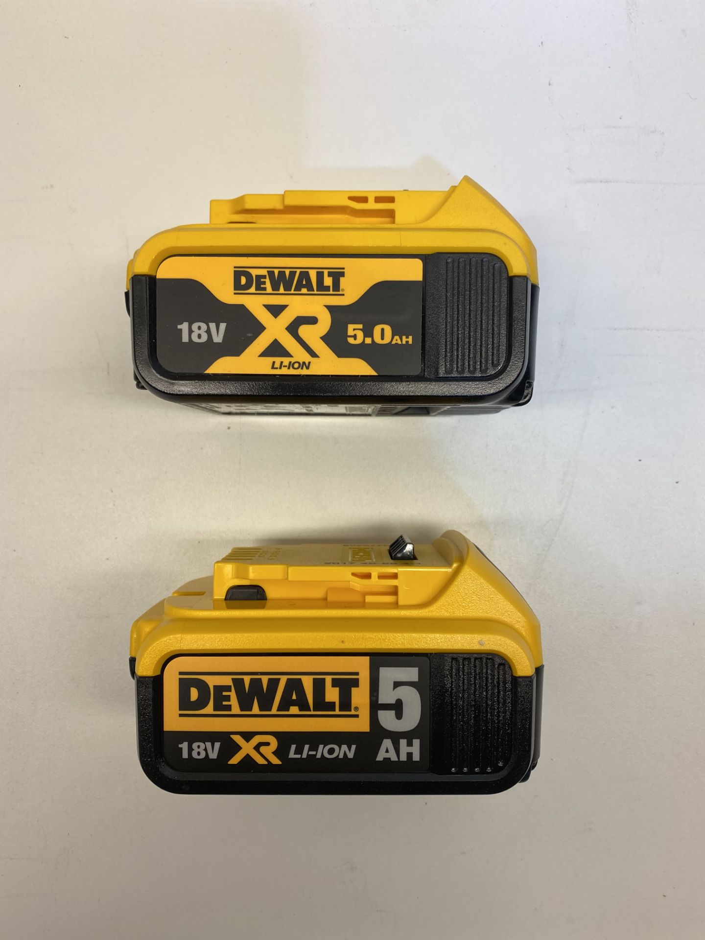 DeWalt DCB115 Battery Charger w/ 2 x DeWalt DCB184 18V Batteries - Image 2 of 8