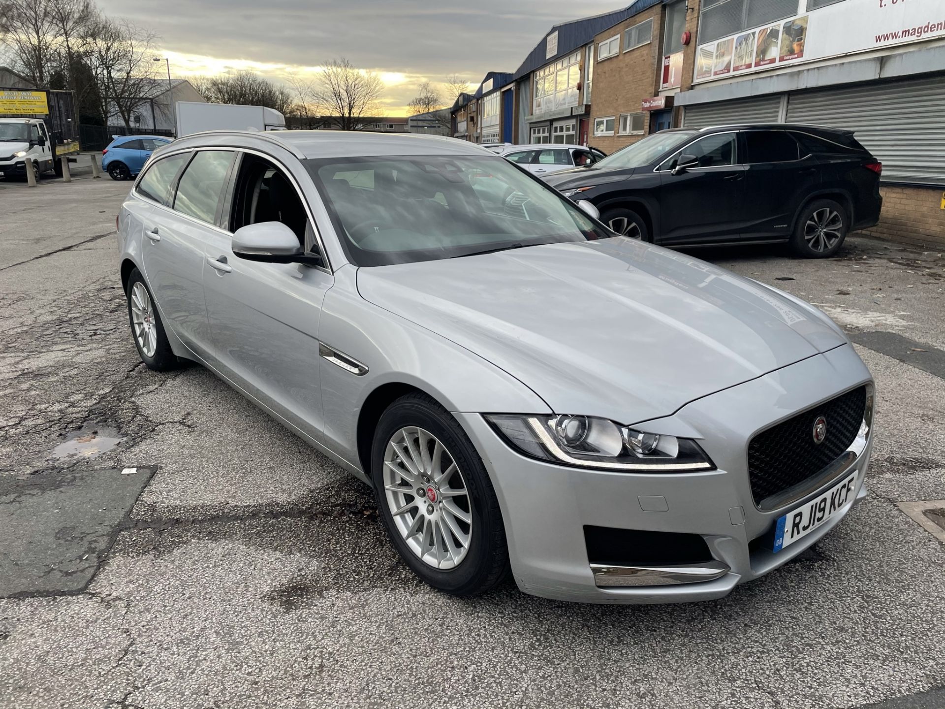 Jaguar XF Prestige D Auto Diesel Estate in Silver | 19 Plate | 38,107 Miles