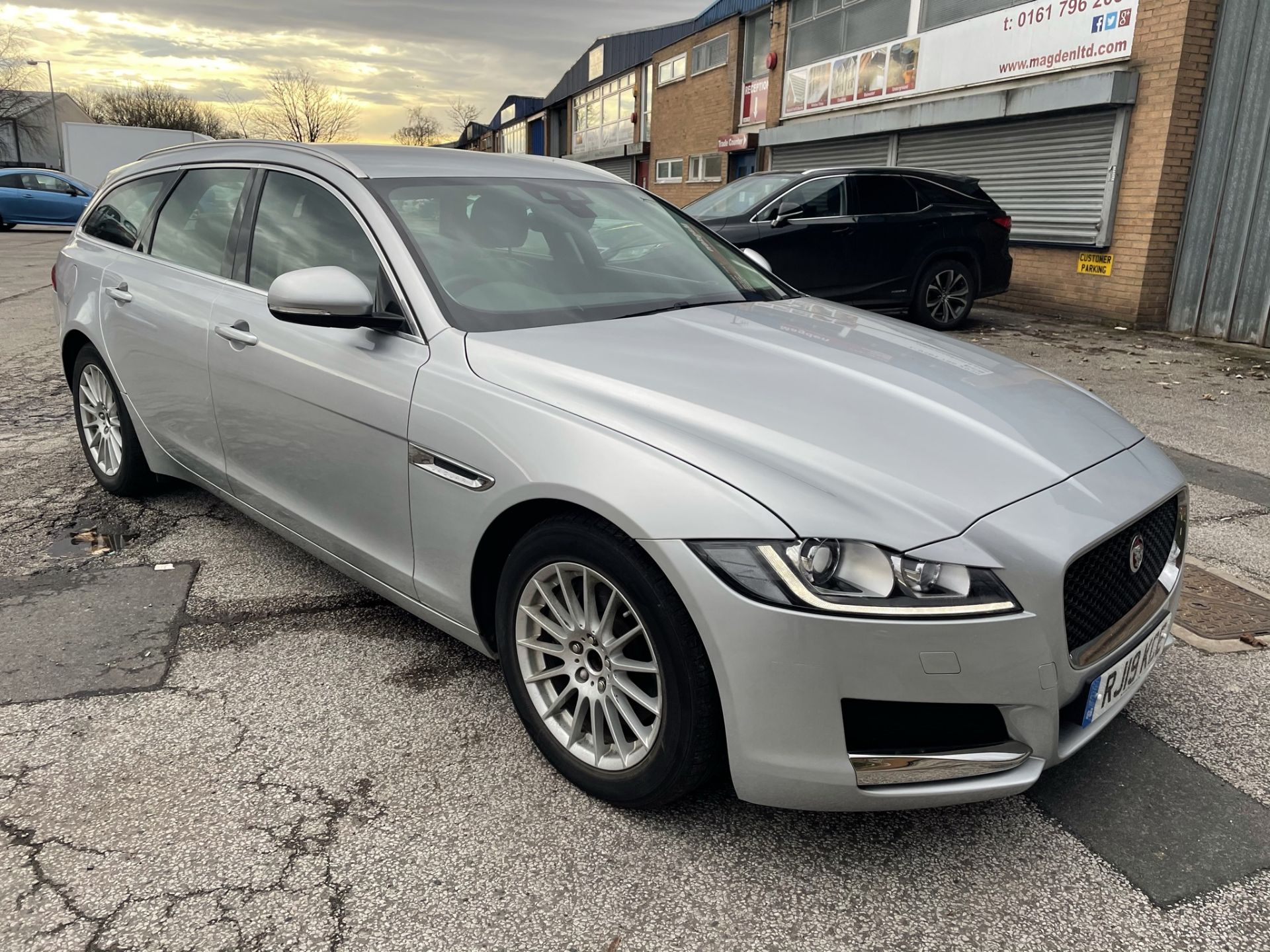 Jaguar XF Prestige D Auto Diesel Estate in Silver | 19 Plate | 47,861 Miles