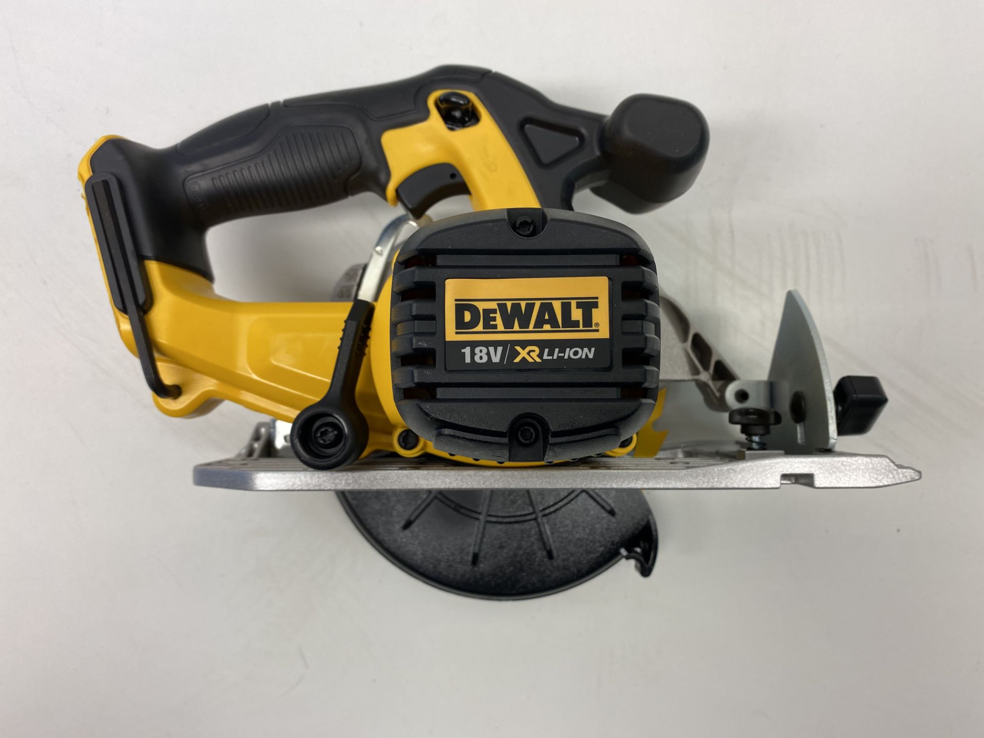 DeWalt Cordless Circular Saw | DCS391 | RRP £149.00 - Image 4 of 5