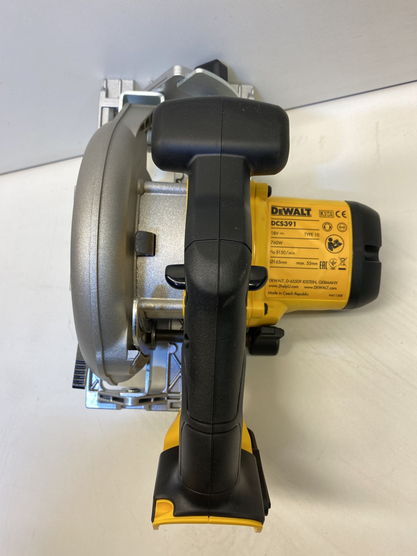 DeWalt Cordless Circular Saw | DCS391 | RRP £149.00 - Image 2 of 5