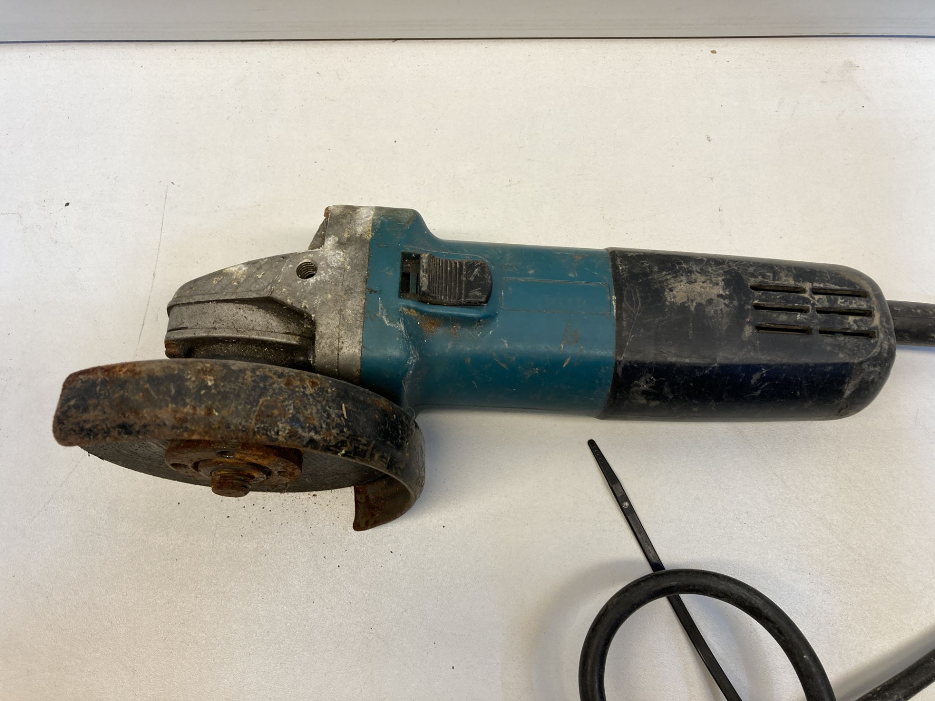 Makita Angle Grinder | 9554NB - Image 2 of 4