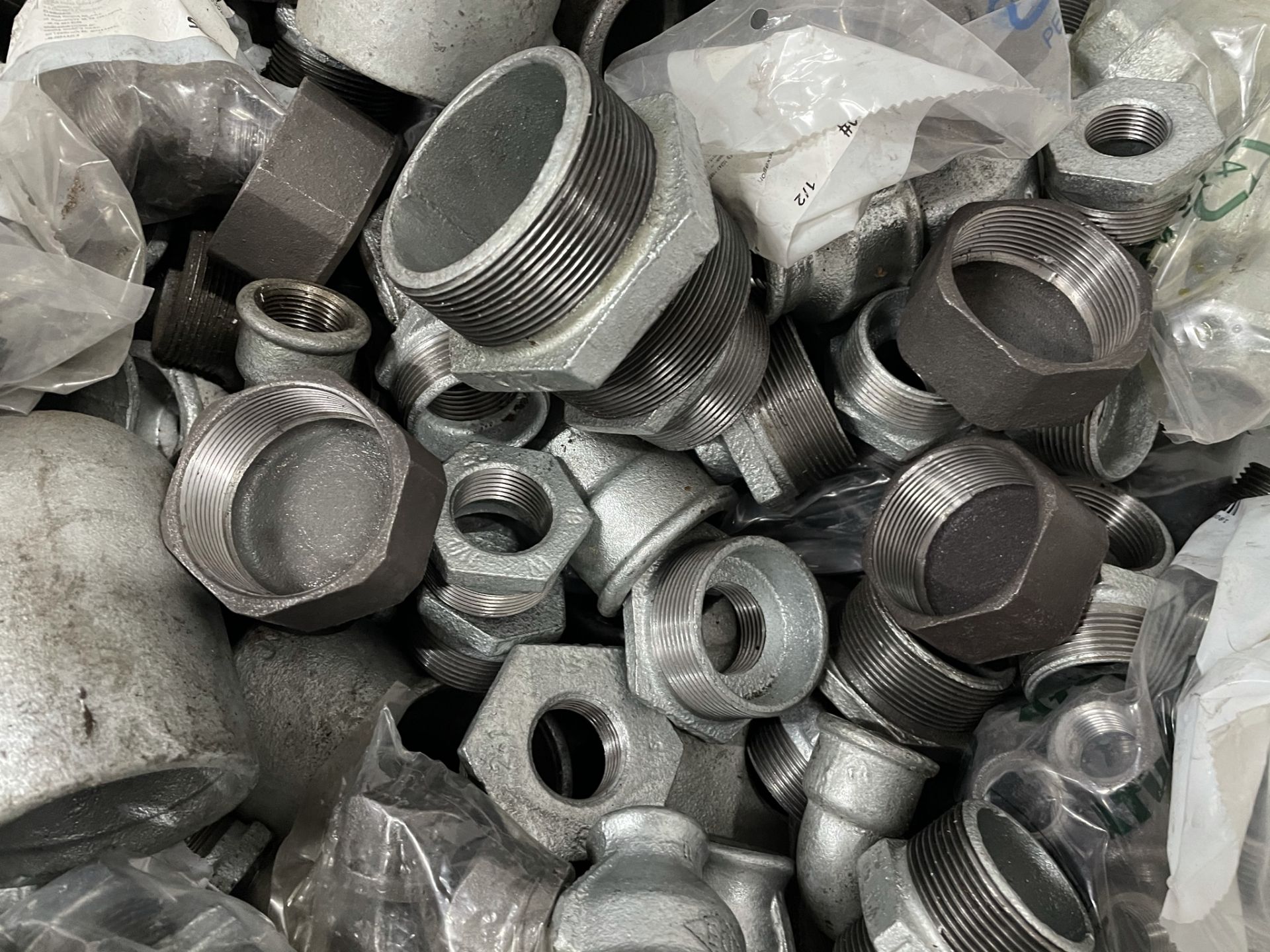 Large Bag of Various Metal Pipe Fittings as per photos - Image 4 of 6