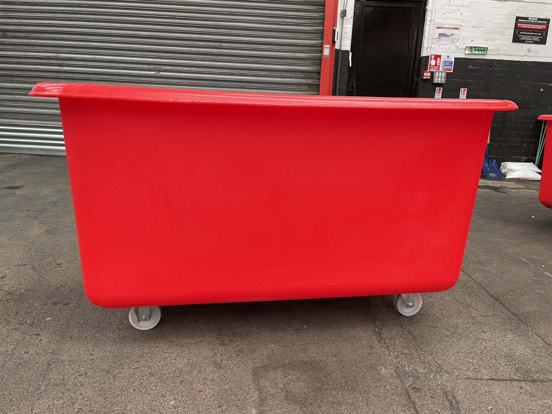 2 x Plastic Mobile 455L Containers - Image 3 of 3