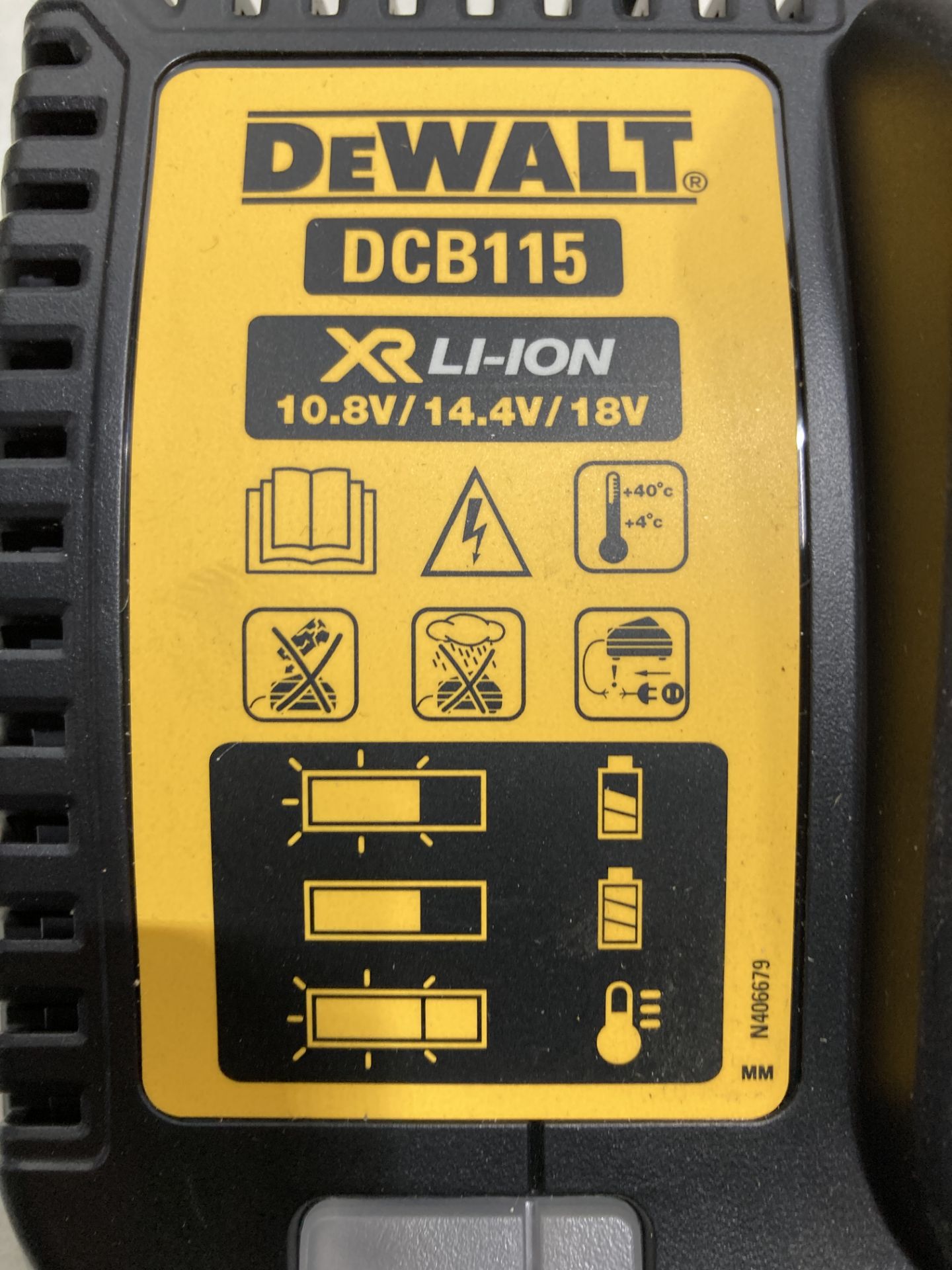 5 x Various DeWalt Battery Chargers | Total RRP £172.99 - Image 5 of 5
