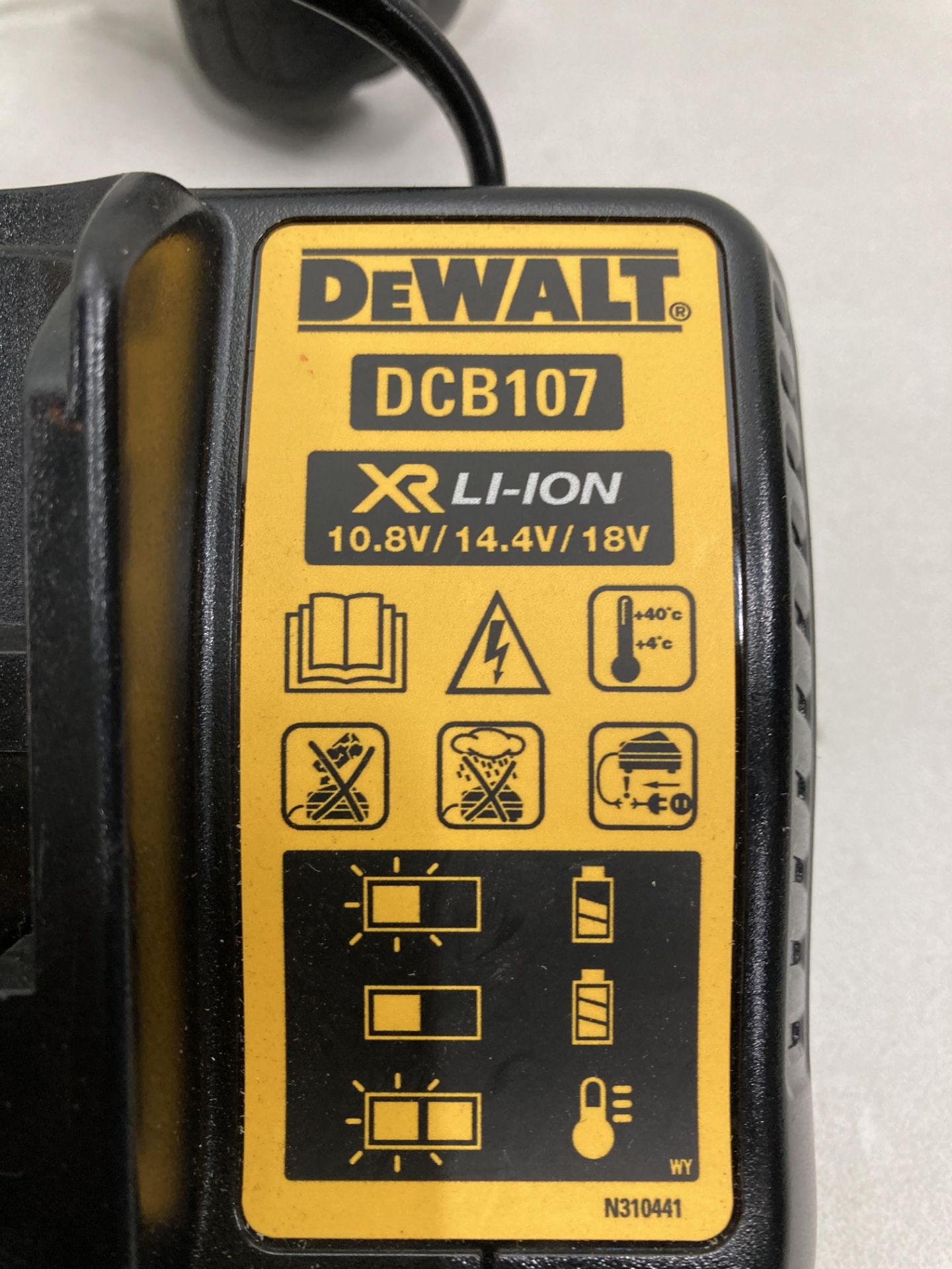 5 x Various DeWalt Battery Chargers | Total RRP £172.99 - Image 4 of 5