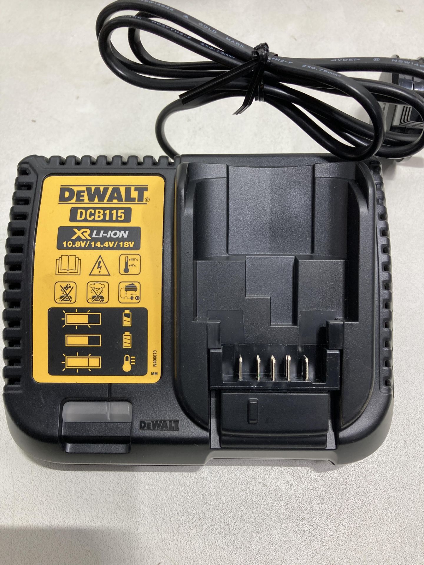 5 x Various DeWalt Battery Chargers | Total RRP £172.99 - Image 2 of 5