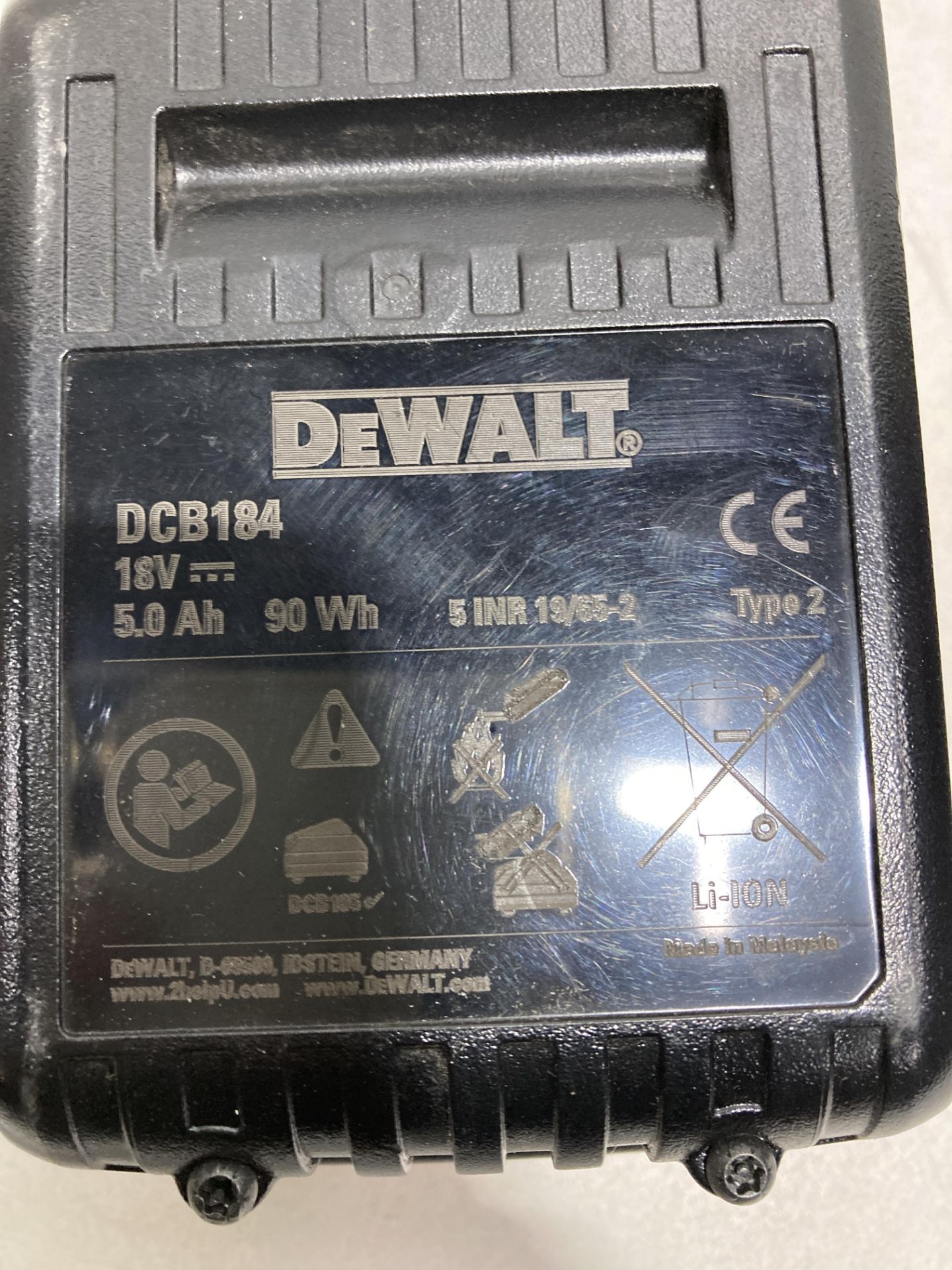 DeWalt DCB184 18V XR Li-Ion 5.0Ah Battery | RRP £62.95 - Image 4 of 4