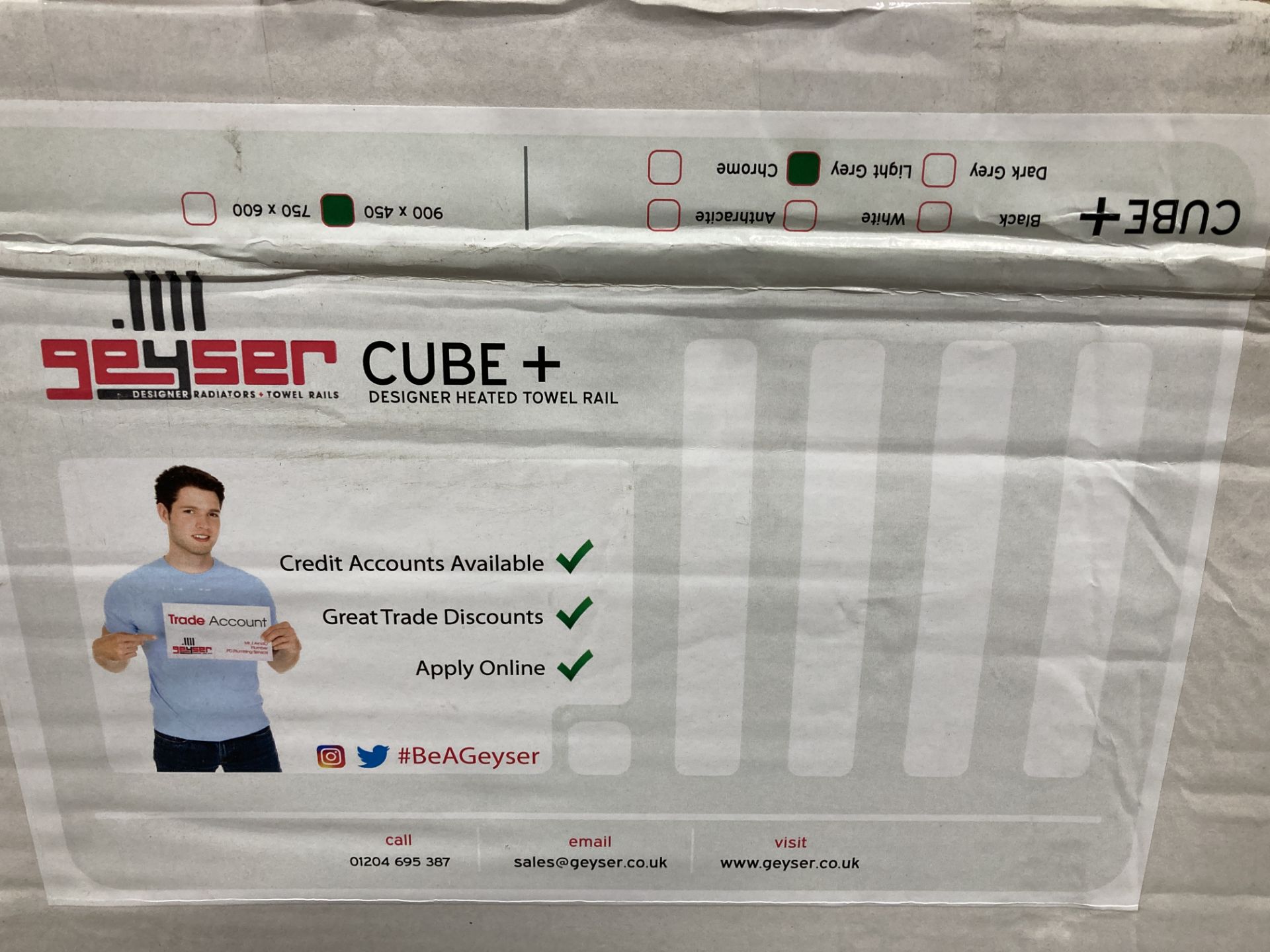 Geyser Cube+ Heated Towel Rail - Image 2 of 3