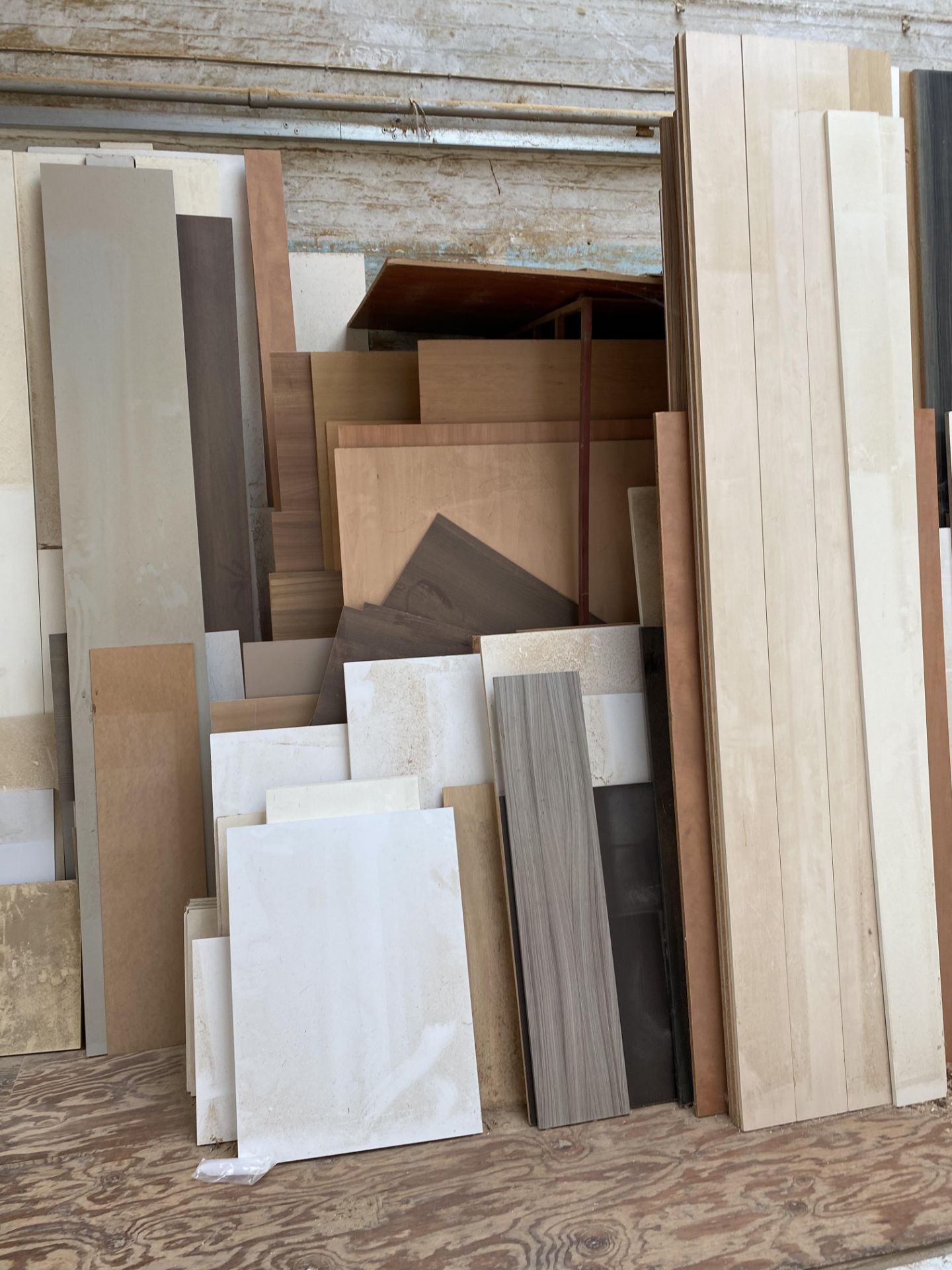 Large Quantity of Offcuts and Boards - Image 5 of 9