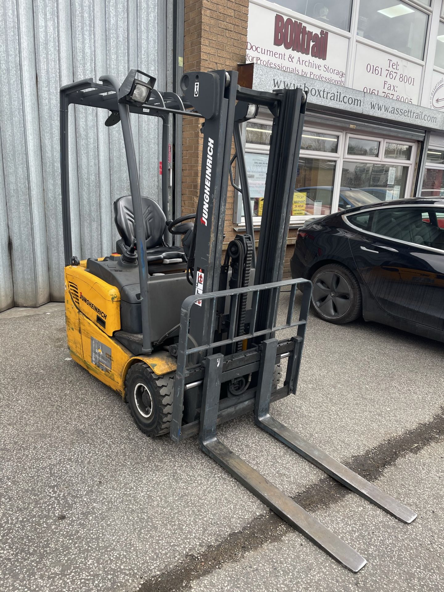 Jungheinrich EFG110 1000kg Electric Forklift Truck w/ Charger | 3,779 Hours - Image 3 of 16