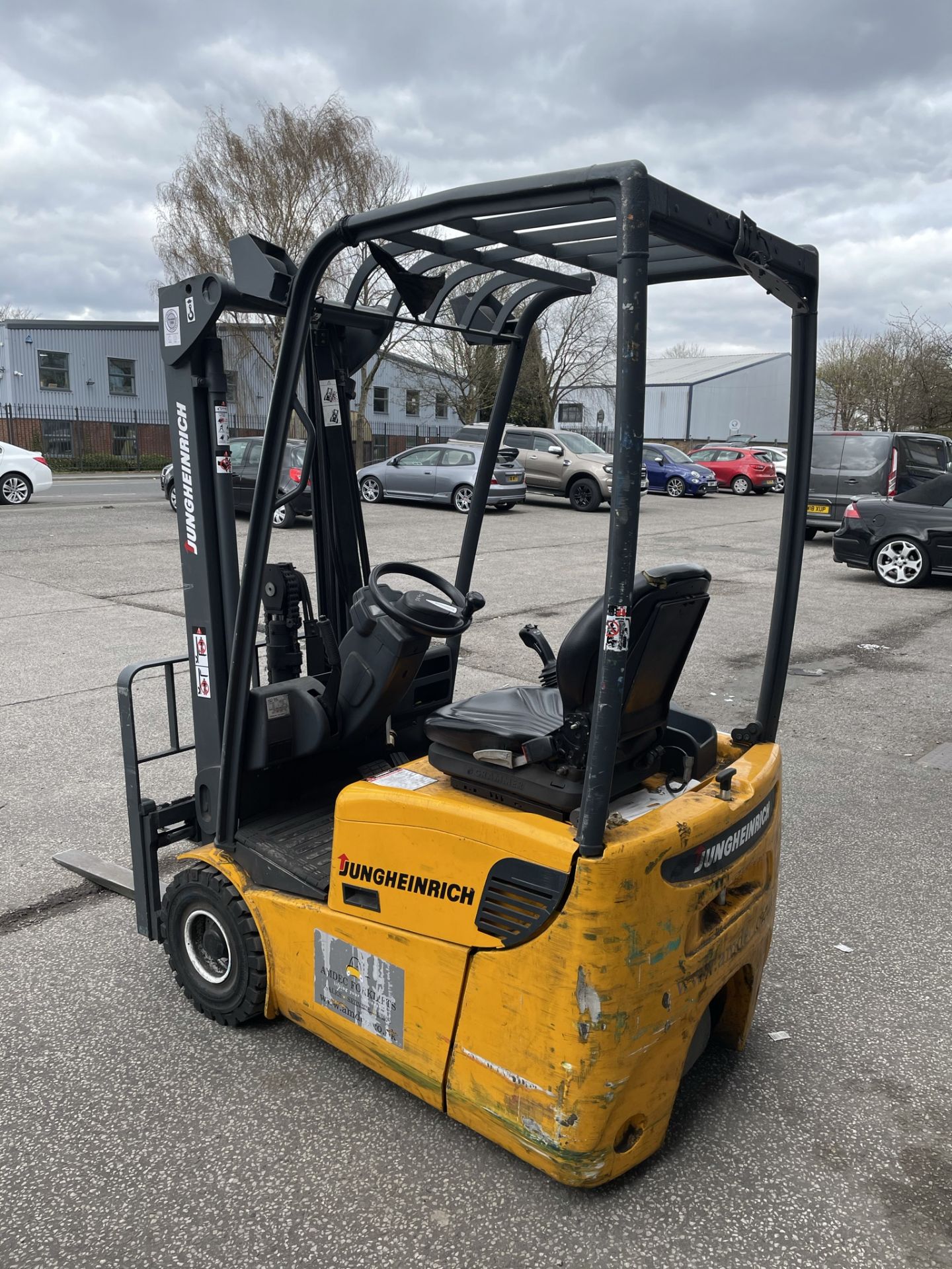 Jungheinrich EFG110 1000kg Electric Forklift Truck w/ Charger | 3,779 Hours - Image 4 of 16