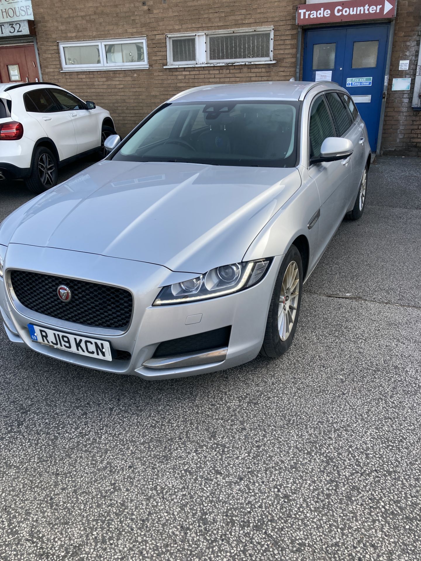 Jaguar XF Prestige D Auto Diesel Estate in Silver | 19 Plate | 64,033 Miles - Image 3 of 12