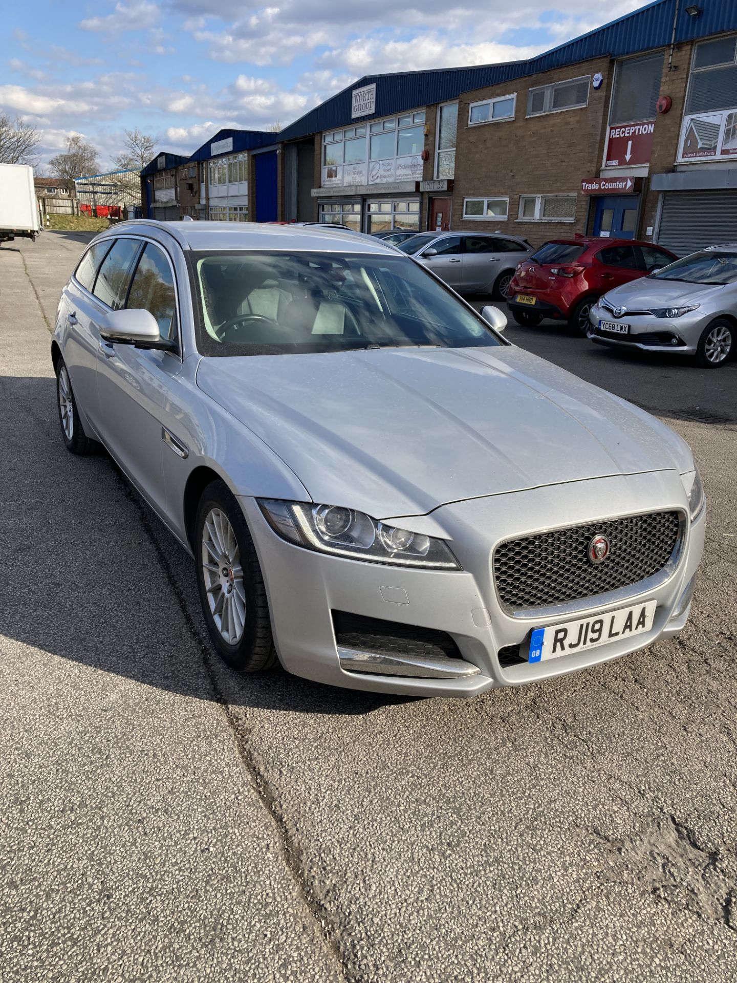 Jaguar XF Prestige D Auto Diesel Estate in Silver | 19 Plate | 65,141 Miles