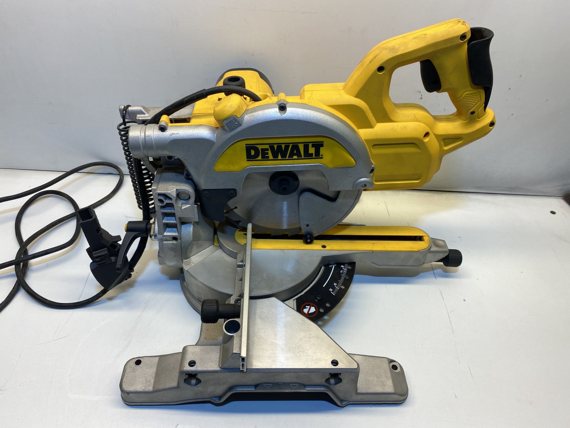 DeWalt Electric Mitre Saw | DWS777-GB - Image 2 of 8