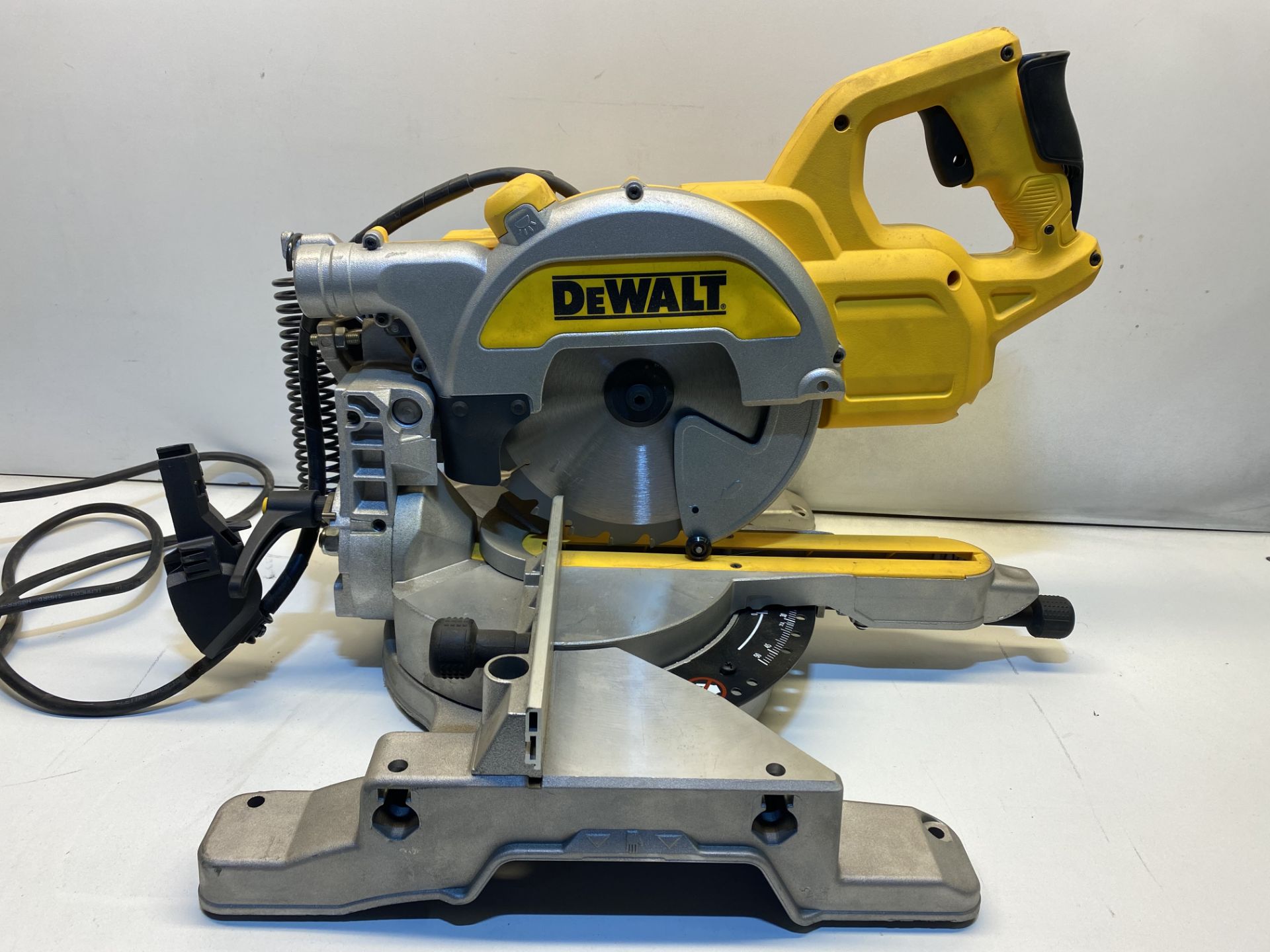 DeWalt Electric Mitre Saw | DWS777-GB