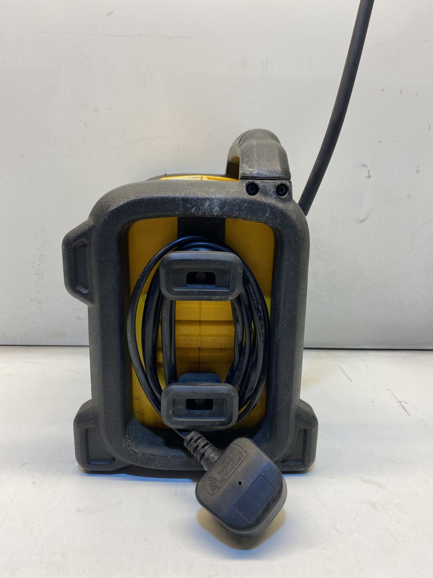 DeWalt Compact Jobsite Radio | DCR019-GB | RRP £131.00 - Image 4 of 5