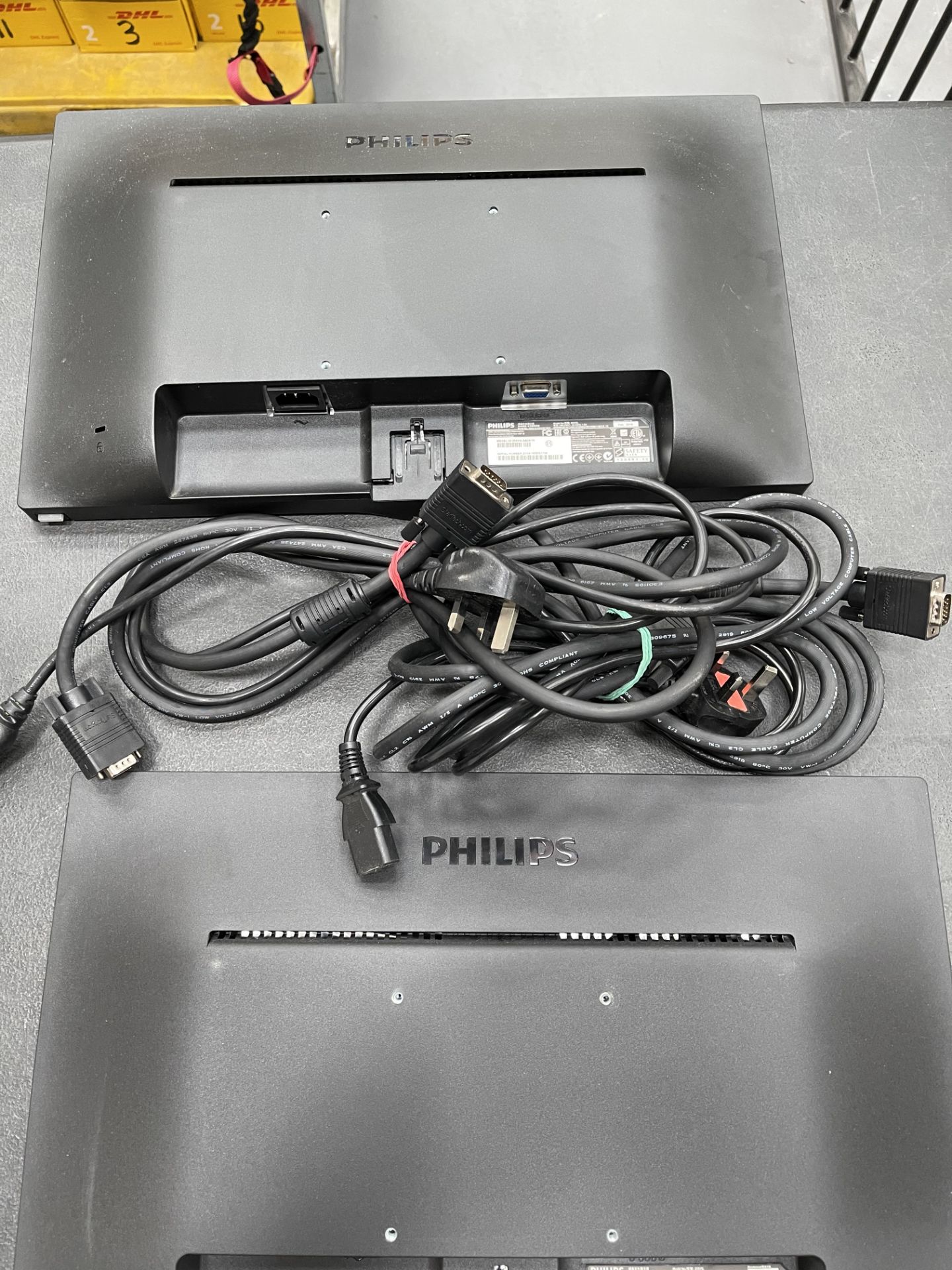 2 x Philips 203V5L 19.5" LCD Computer Monitors w/ Power & VGA Cables - Image 3 of 5