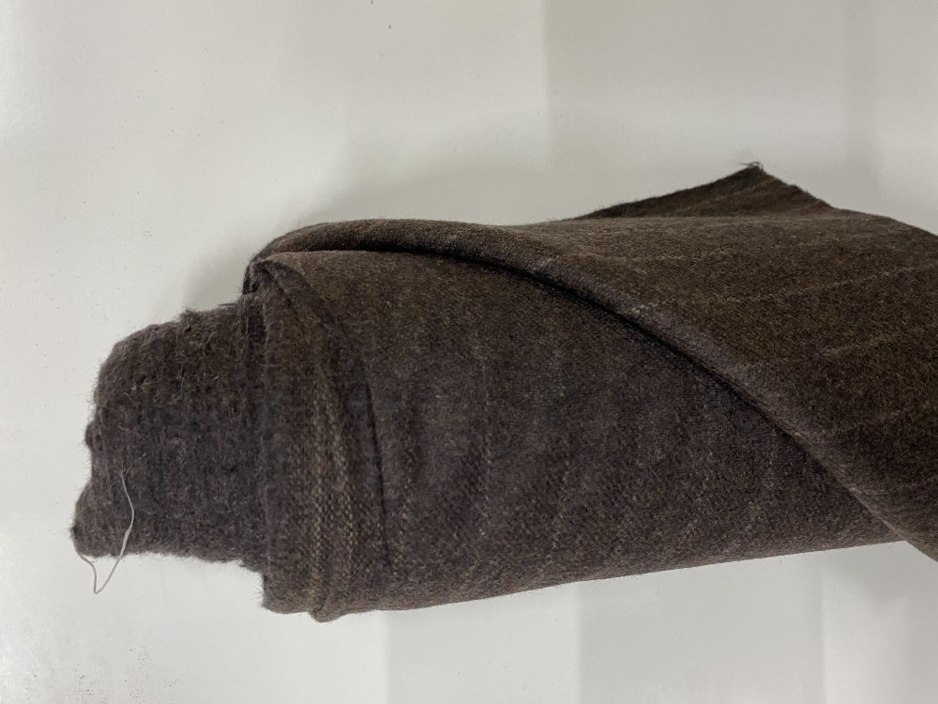 7M Of Dark Brown Wool | W: 160cm - Image 3 of 3