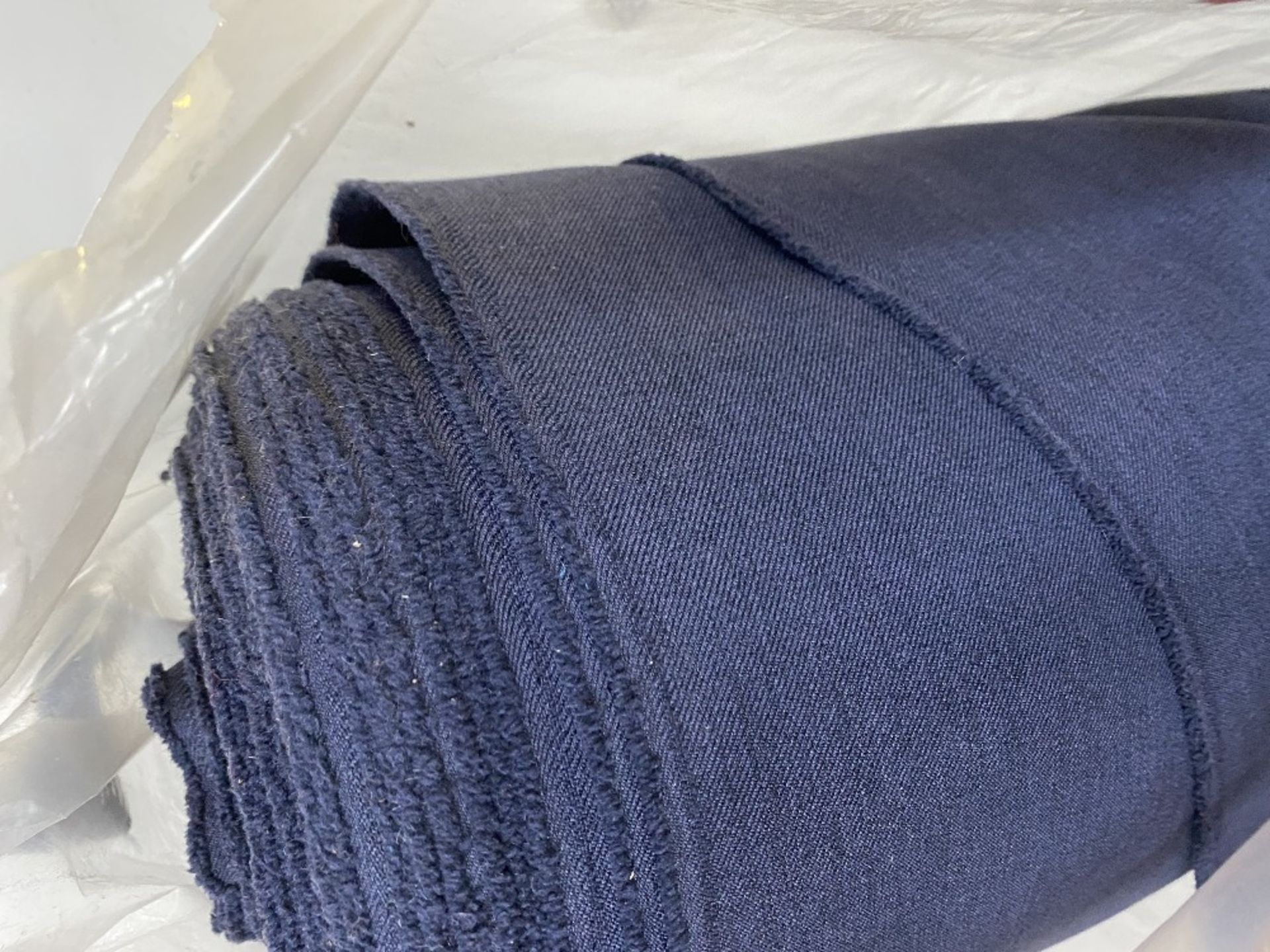 45M Roll Of Navy Polyester Wool | W: 150cm - Image 3 of 3