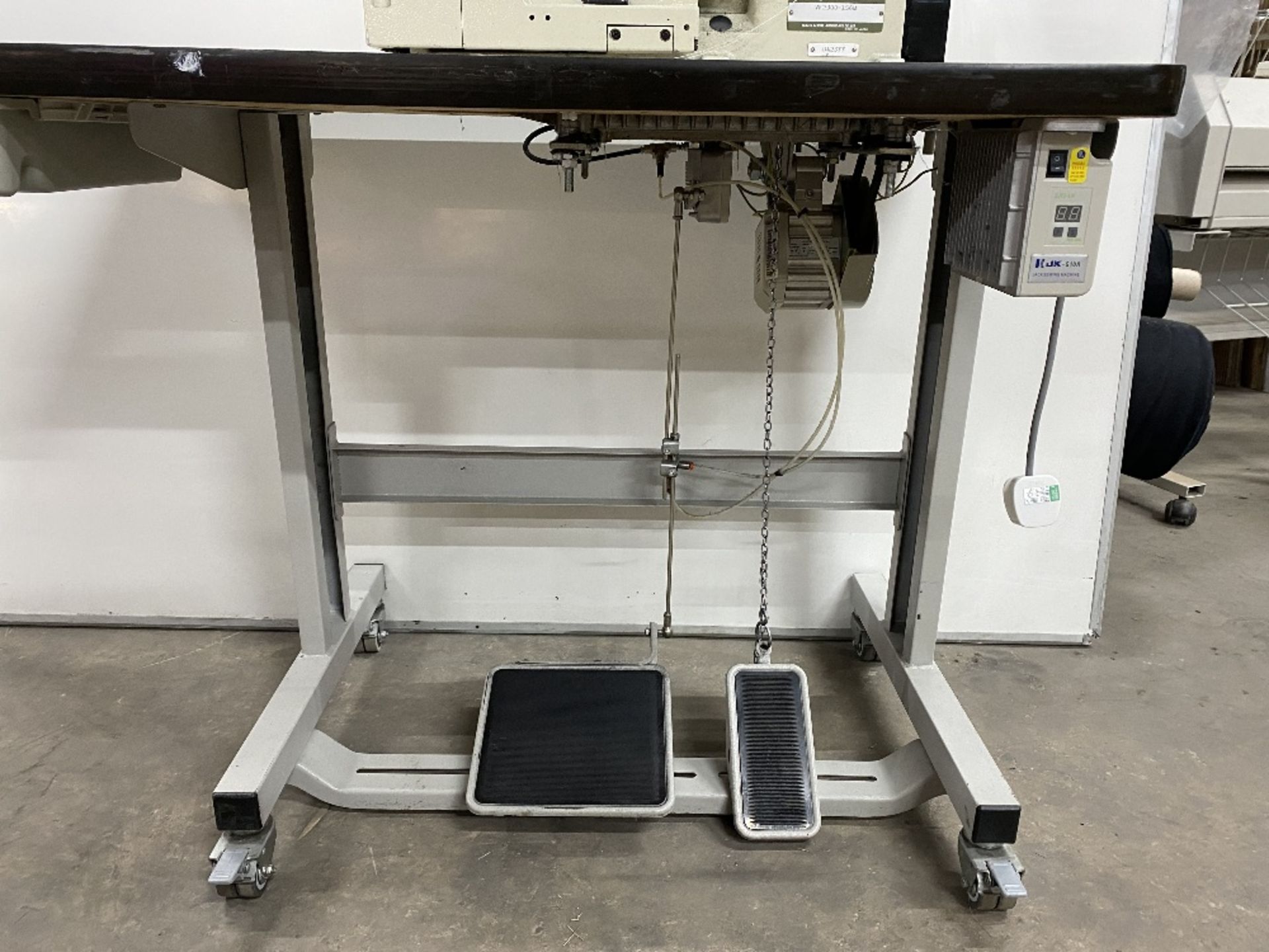 Yamato DA2377 Sewing Machine w/ Stand & Table Top - Image 4 of 6