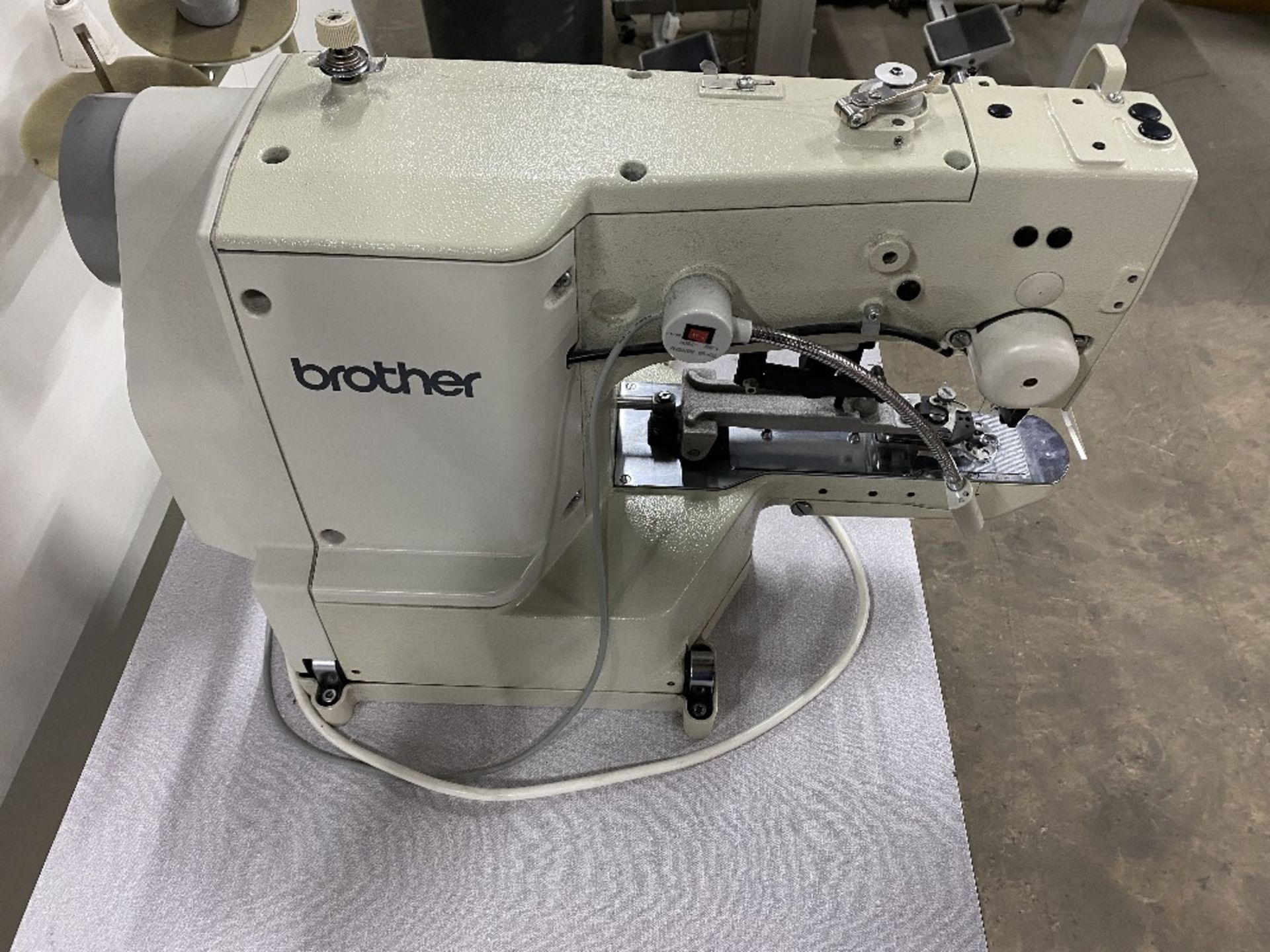 Brother BE-438D Electronic direct drive lockstitch button sewer w/ Stand & Table Top - Image 2 of 8